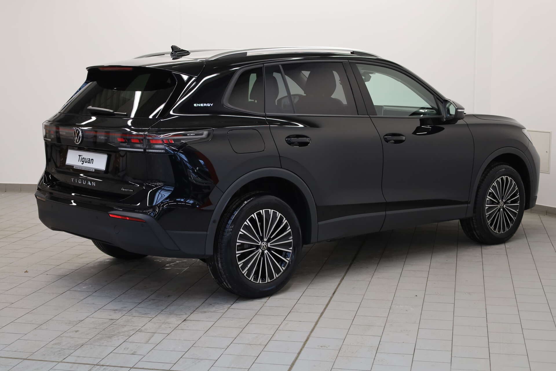 VOLKSWAGEN Tiguan, photo 2 sur 17