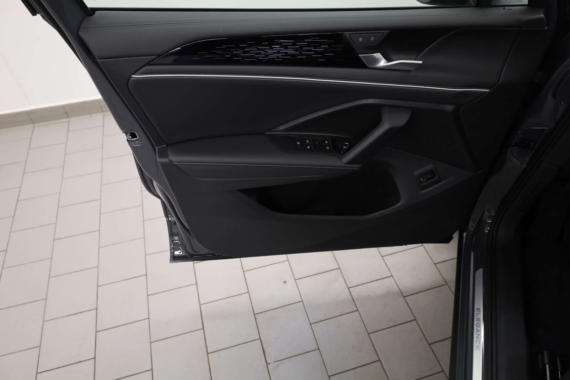 VOLKSWAGEN Tiguan, photo 12 sur 17