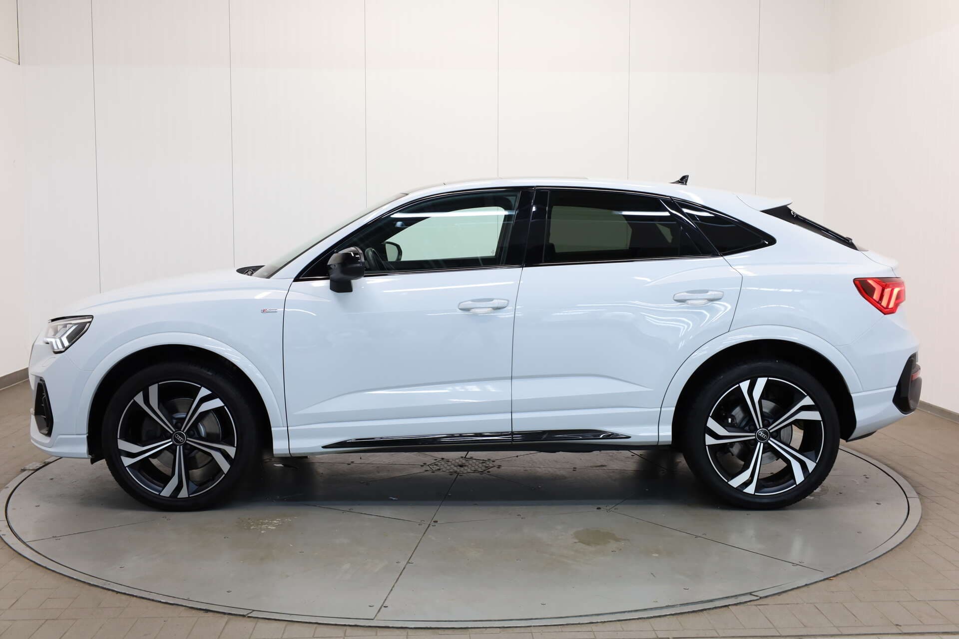 AUDI Q3 Sportback, photo 4 sur 17