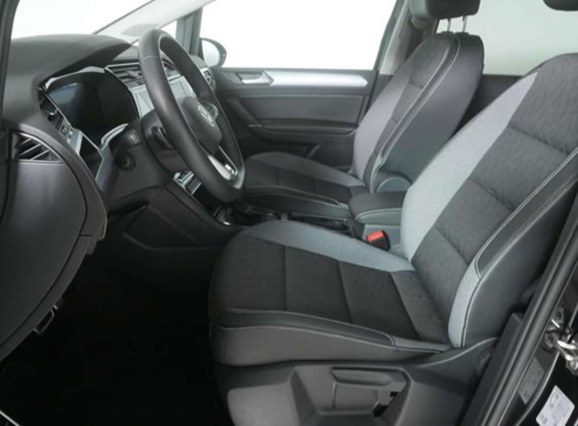 VOLKSWAGEN Touran, photo 12 sur 17