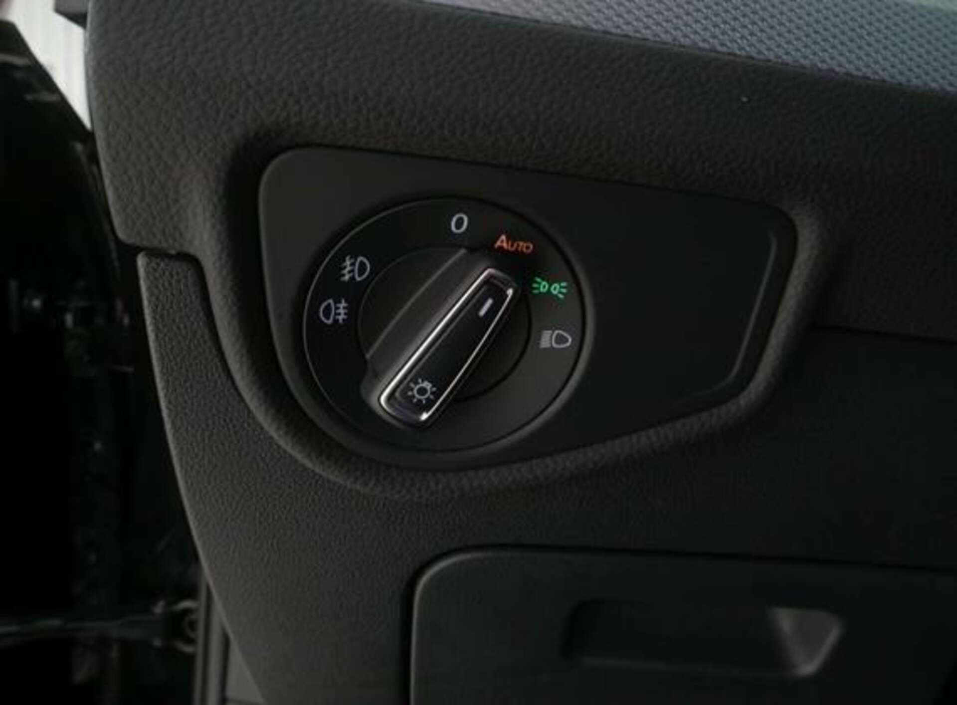 VOLKSWAGEN Touran, photo 17 sur 17