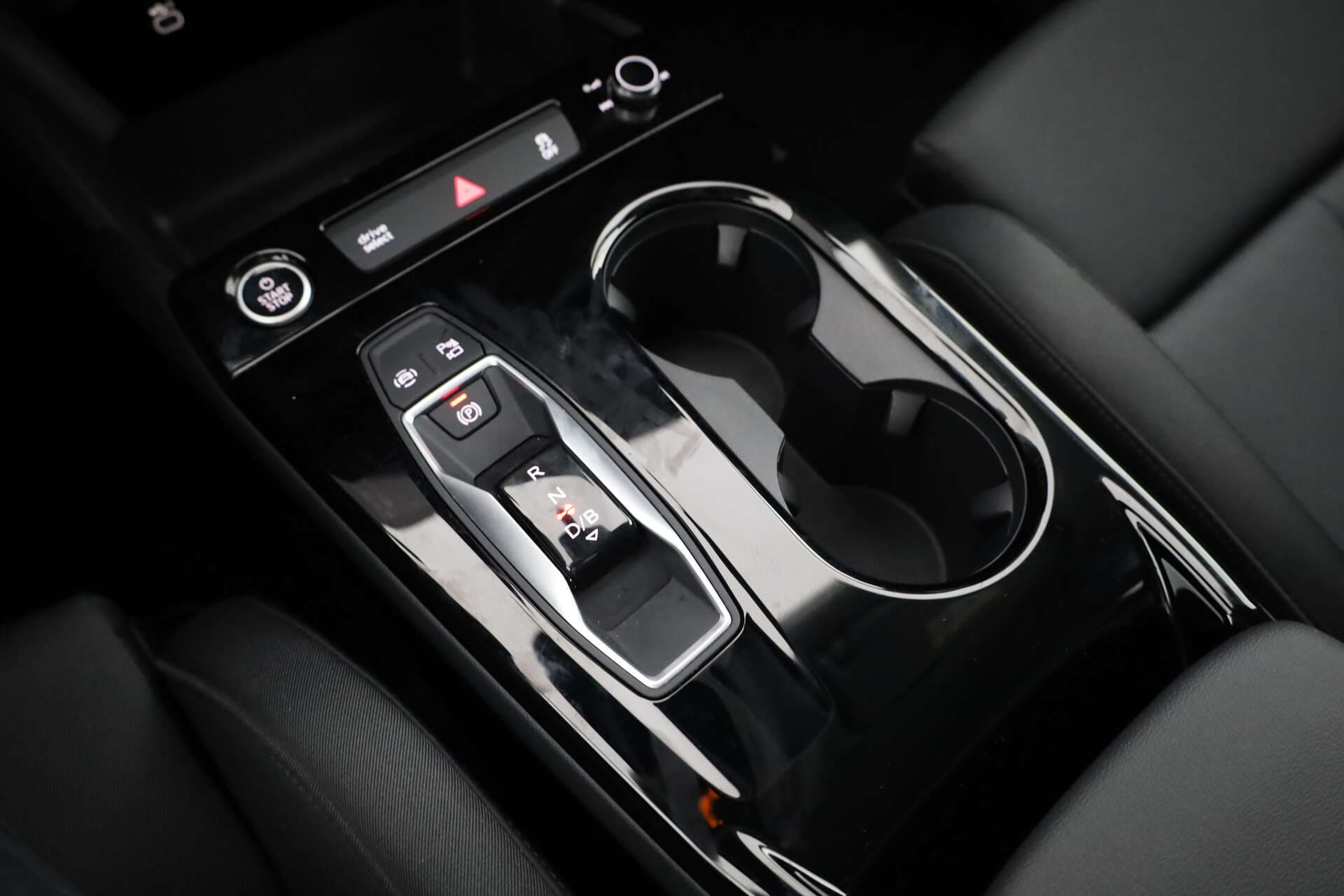 AUDI Q6 SUV, photo 15 sur 17