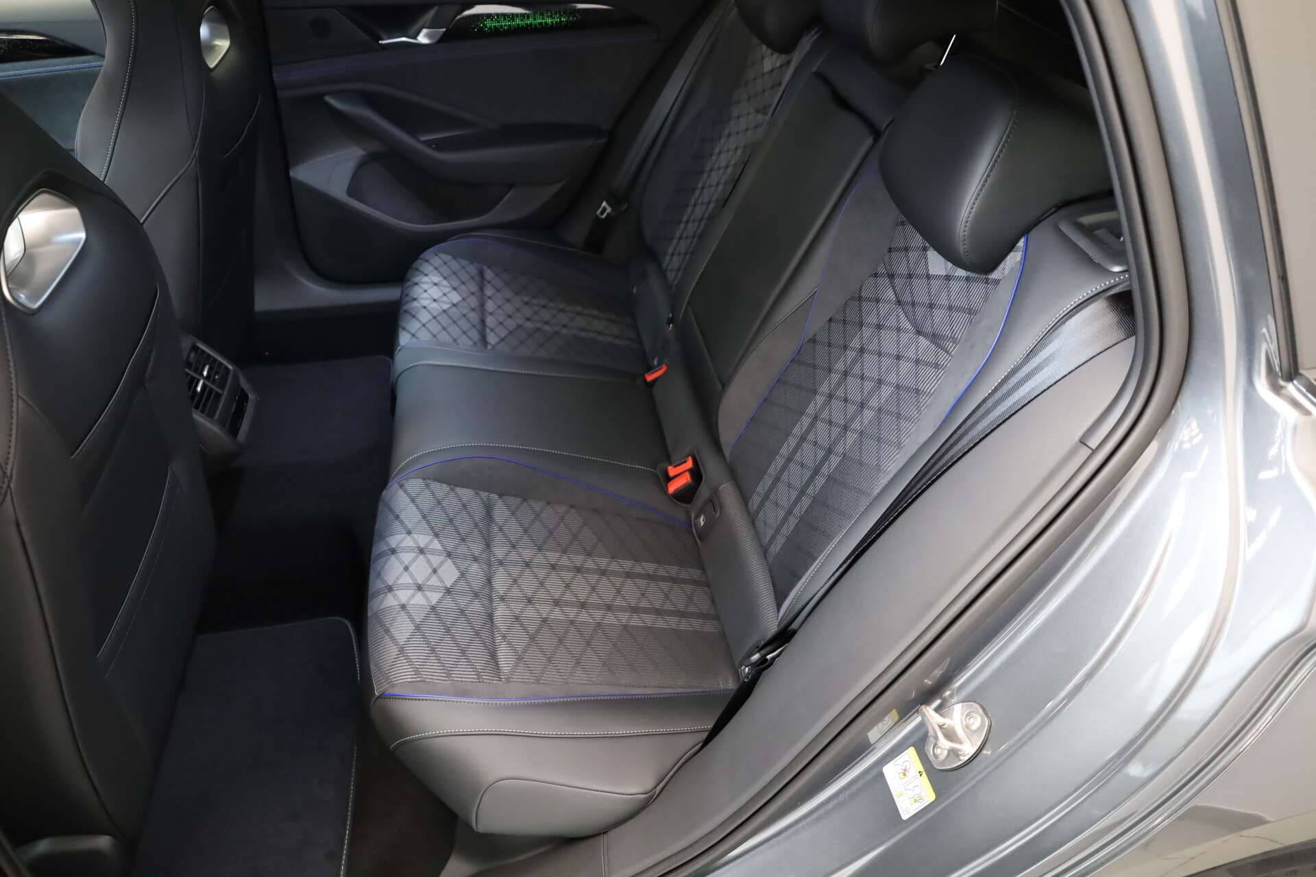 VOLKSWAGEN Passat, photo 13 sur 17