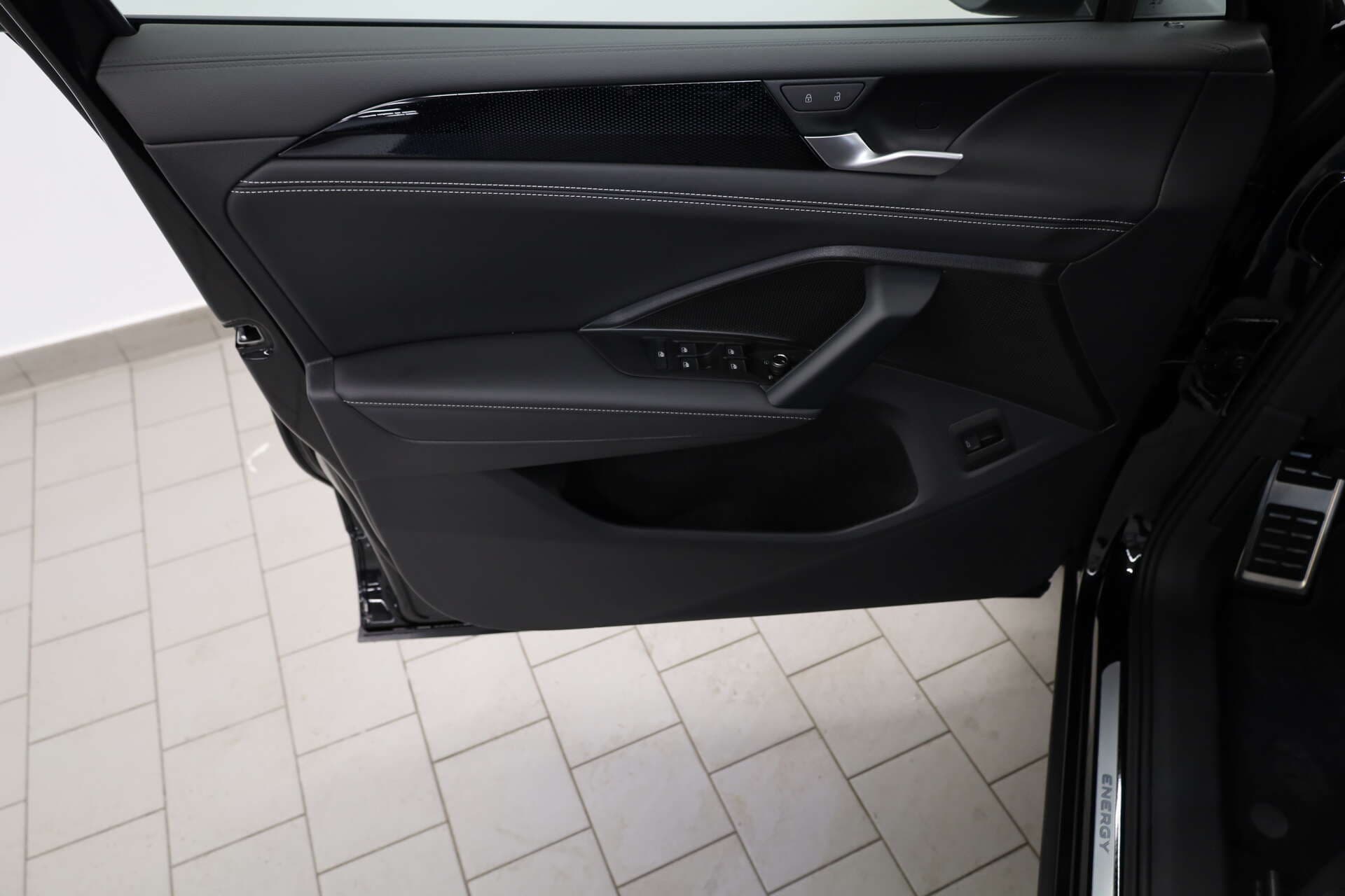 VOLKSWAGEN Tiguan, photo 12 sur 17