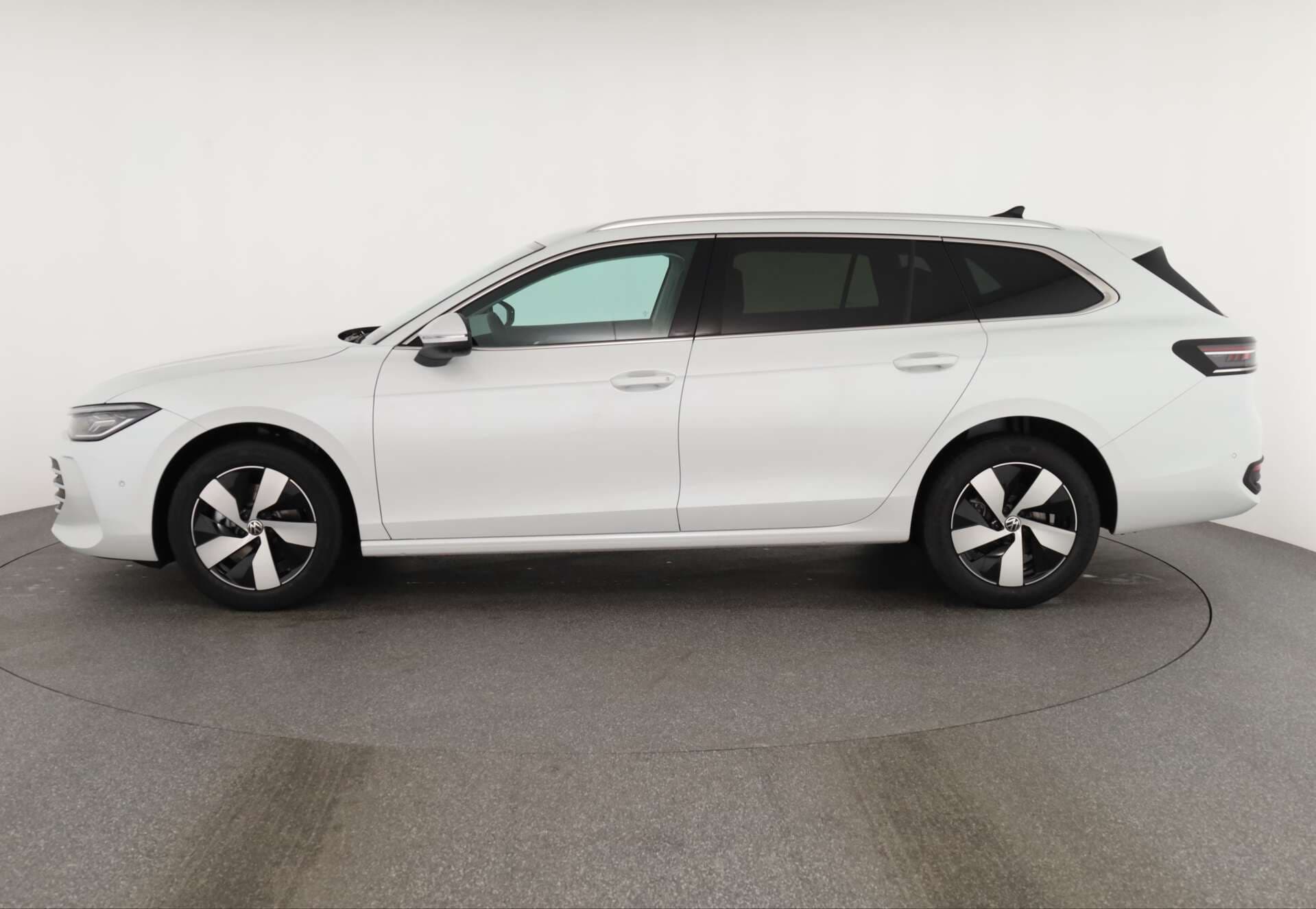 VOLKSWAGEN Passat, photo 3 sur 17