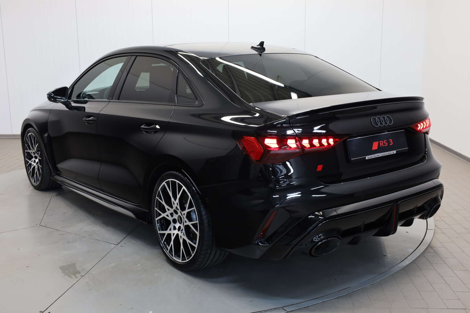 AUDI RS3 Limousine, photo 3 sur 17