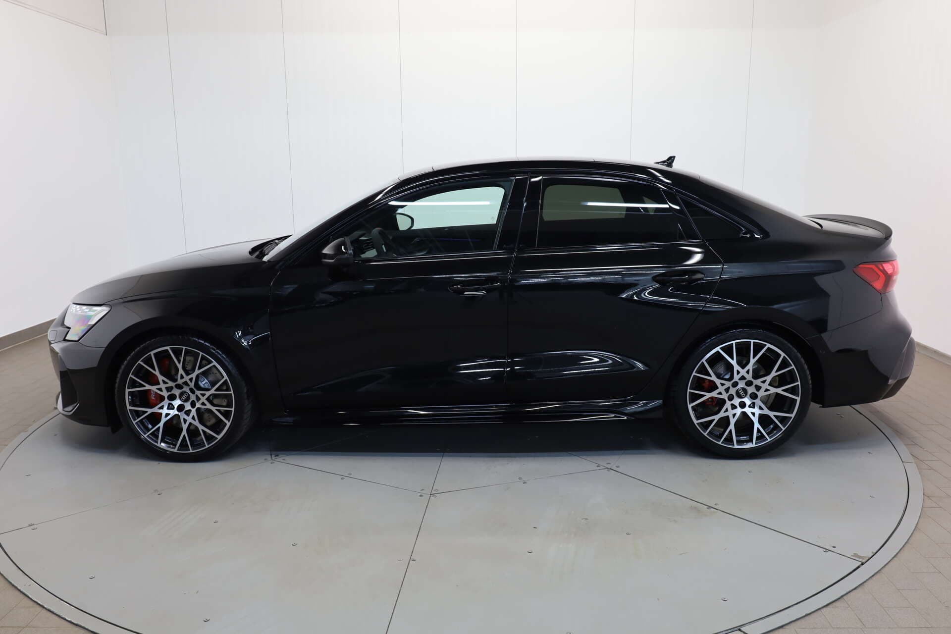 AUDI RS3 Limousine, photo 4 sur 17