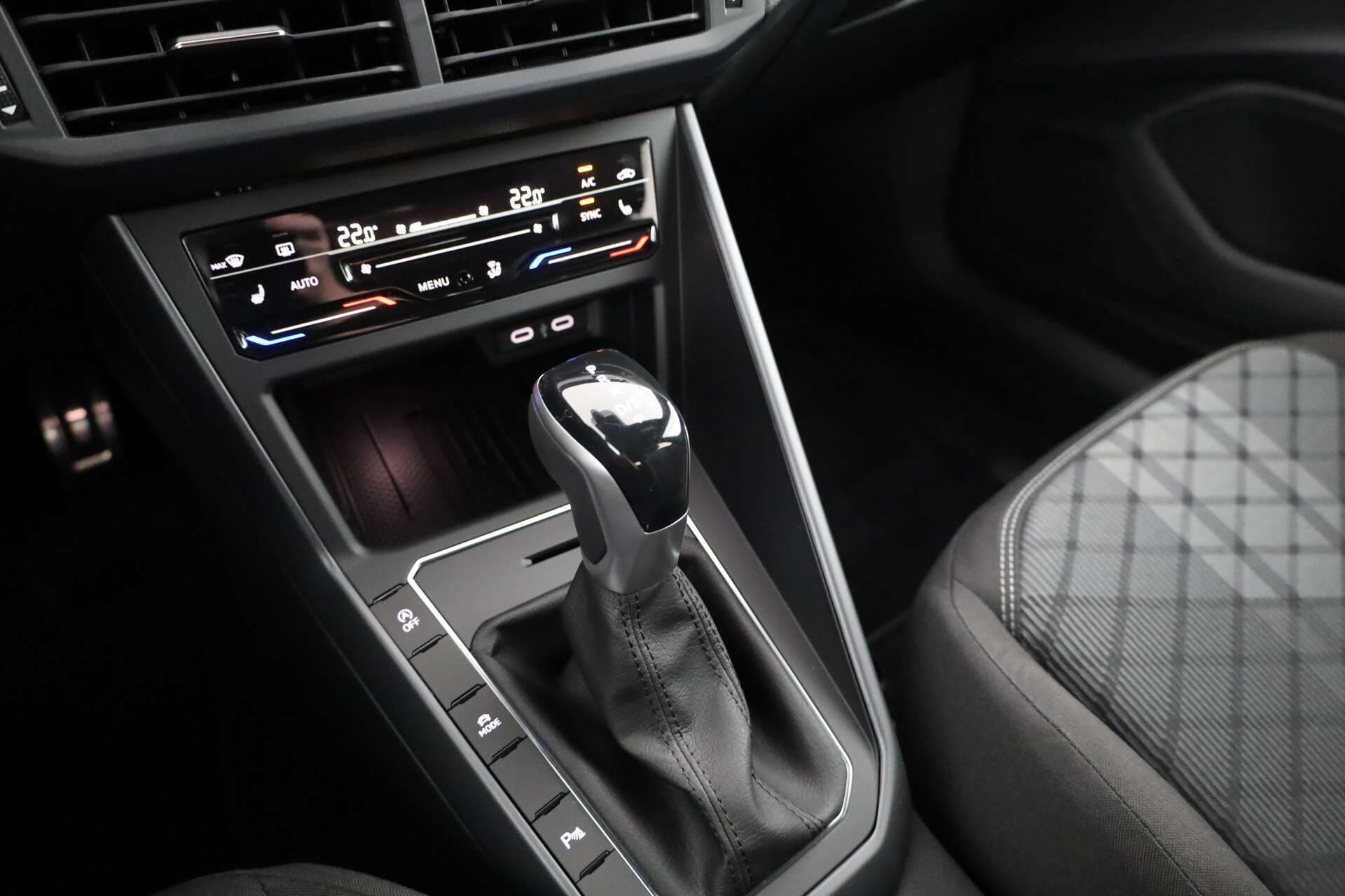 VOLKSWAGEN Polo, photo 14 sur 17