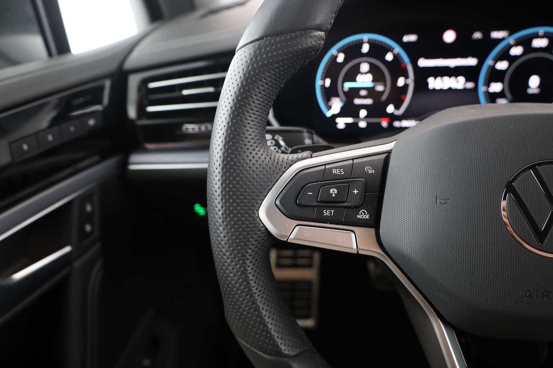 VOLKSWAGEN Touareg, photo 16 sur 17