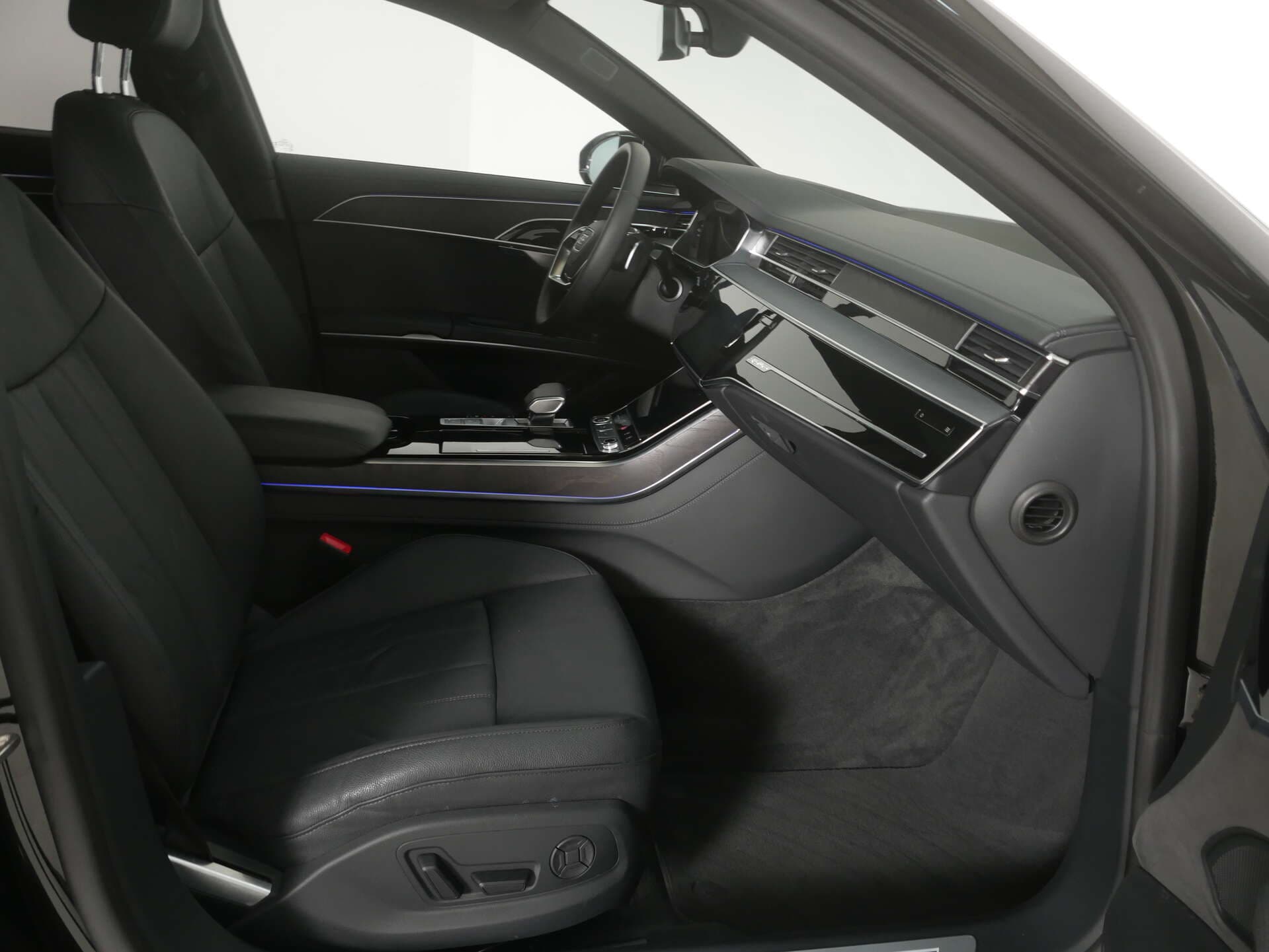 AUDI A8, photo 13 sur 17