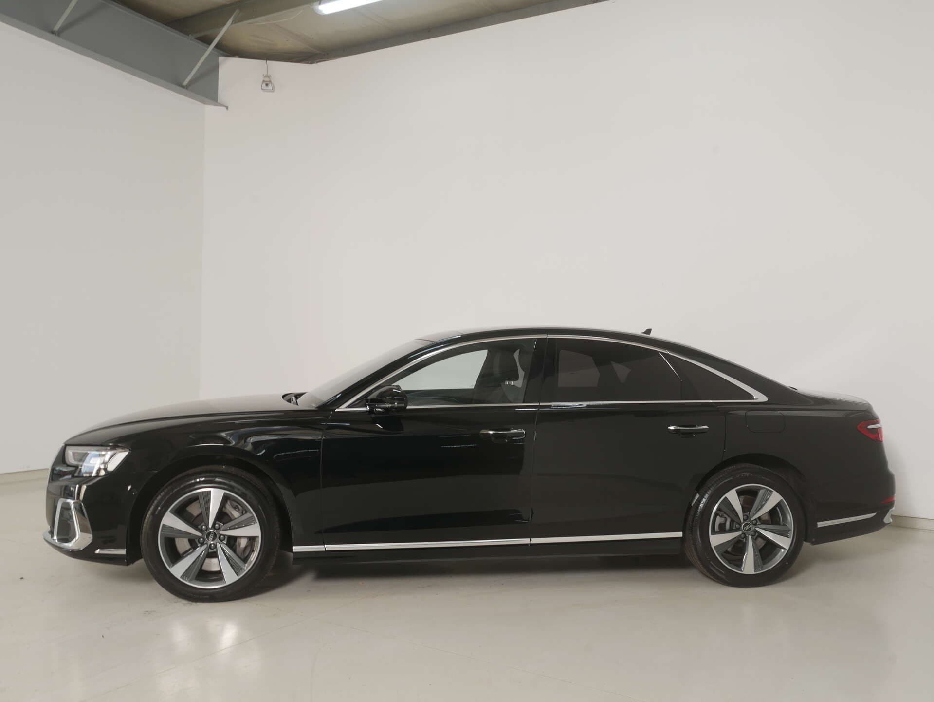AUDI A8, photo 3 sur 17