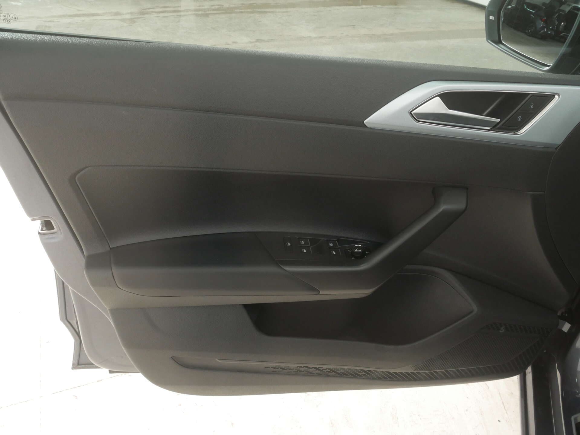 VOLKSWAGEN Polo, photo 7 sur 17