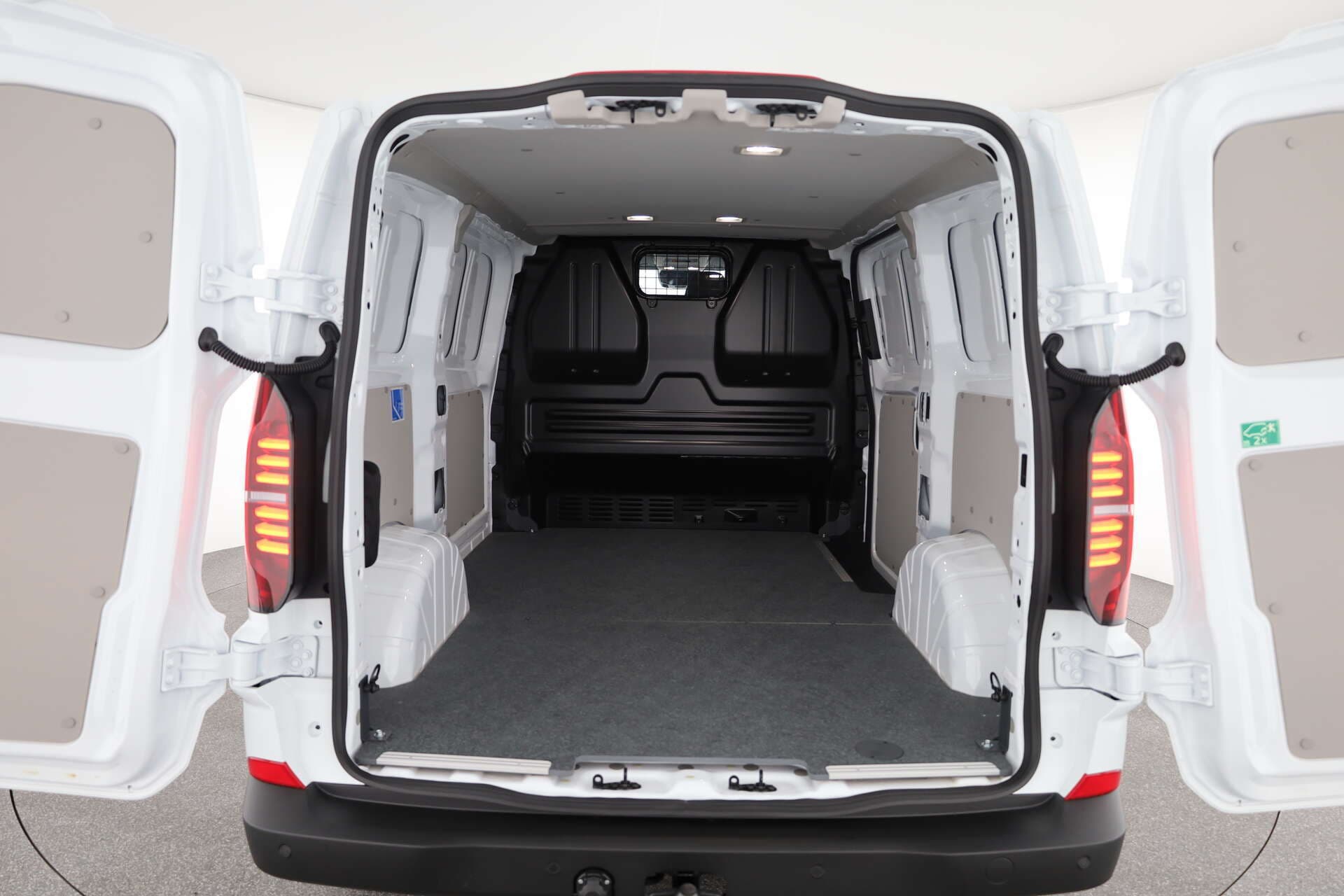 VOLKSWAGEN NUTZFAHRZEUGE T7 Transporter, photo 11 sur 15