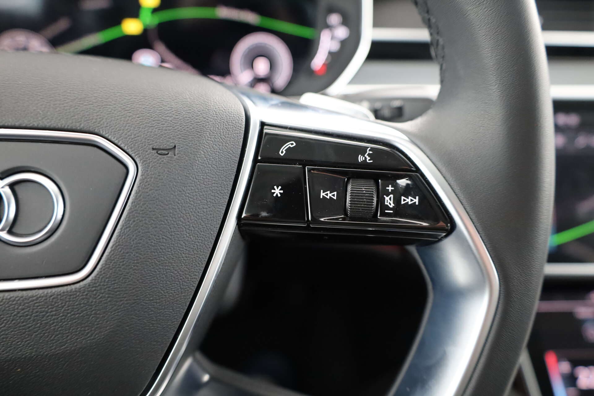 AUDI A8 L, photo 14 sur 17