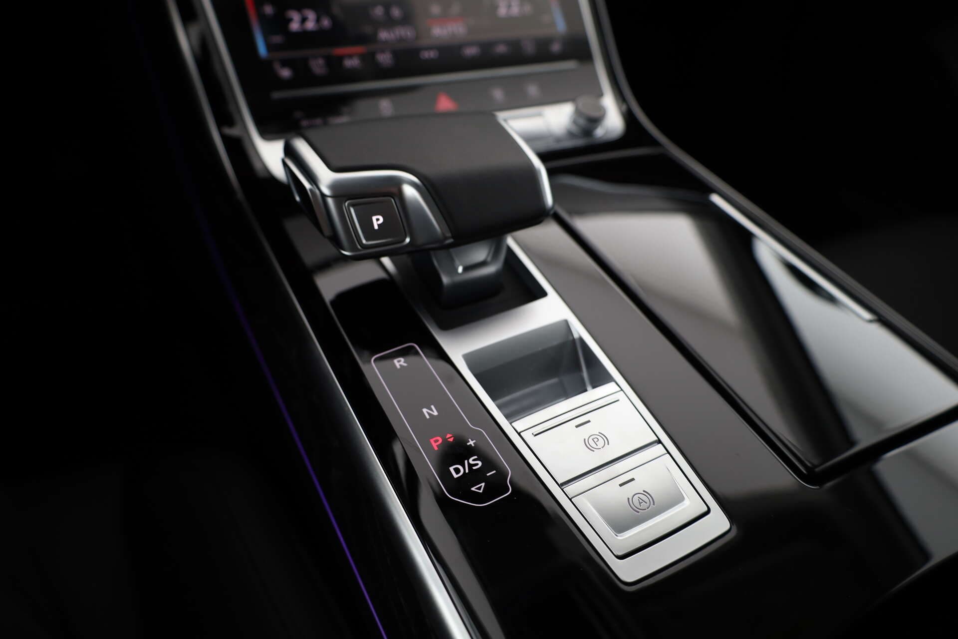 AUDI A8 L, photo 16 sur 17