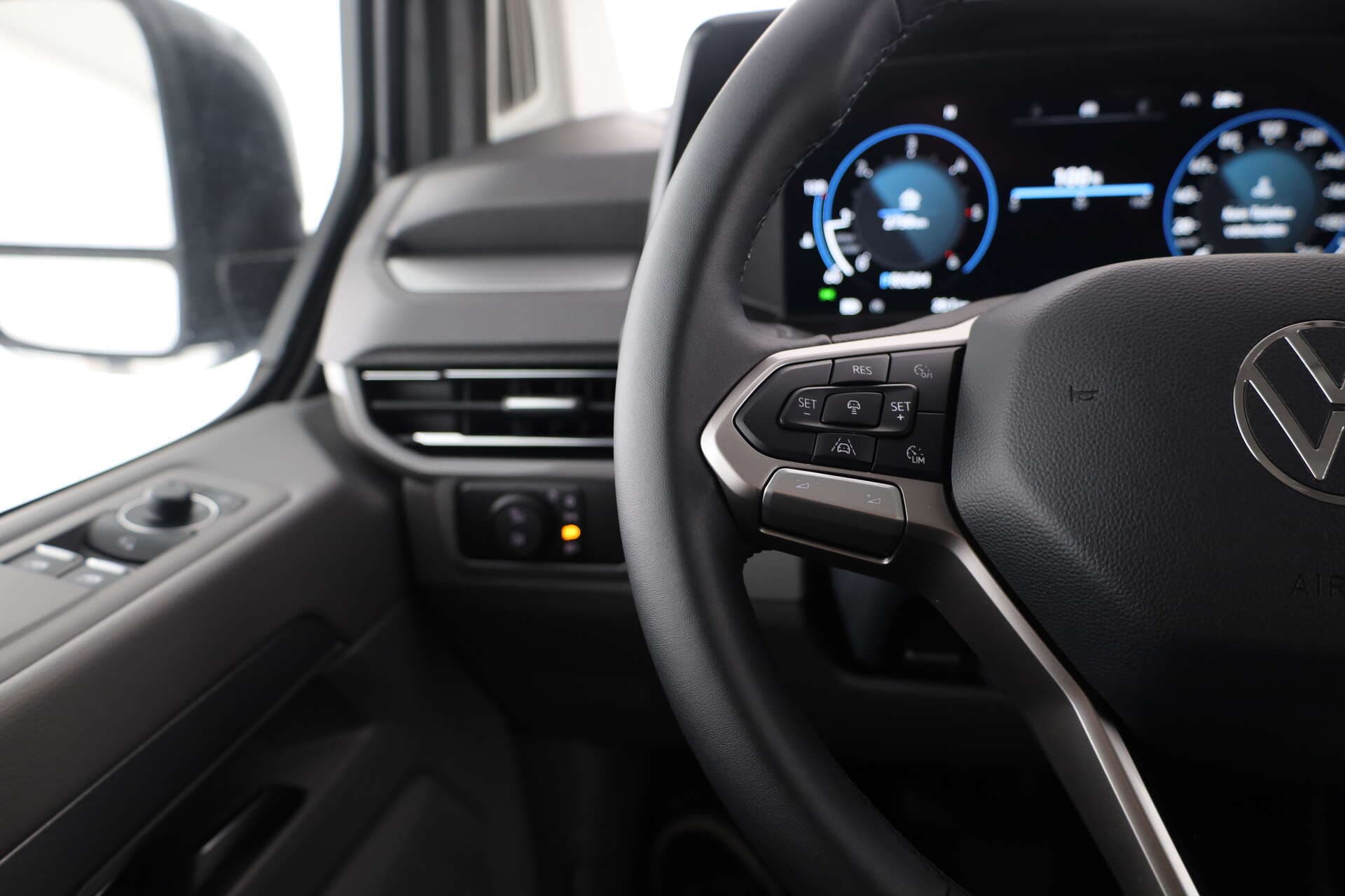 VOLKSWAGEN NUTZFAHRZEUGE T7 Caravelle, photo 15 sur 17