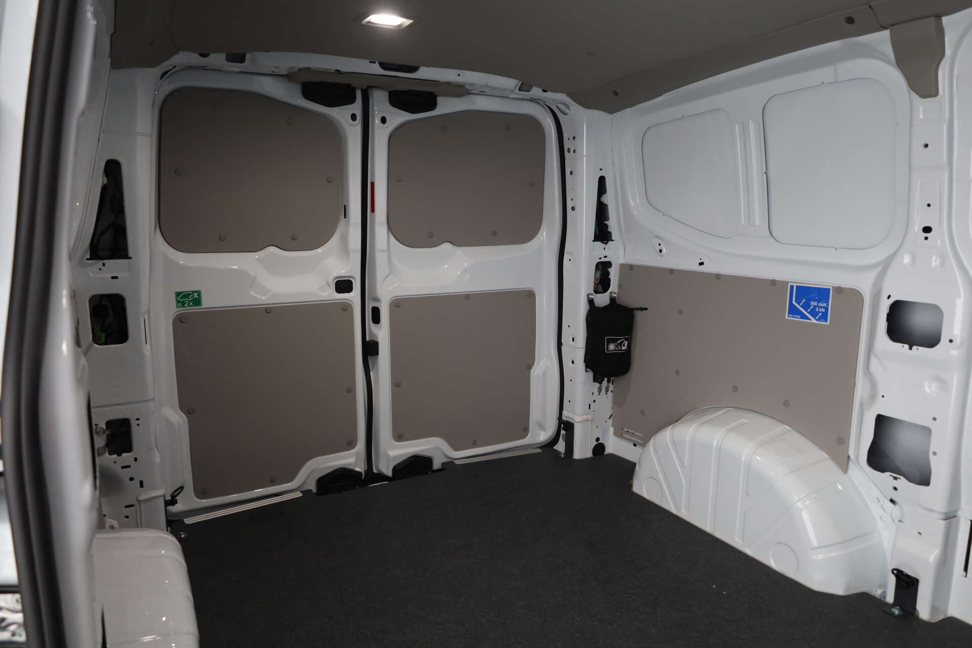 VOLKSWAGEN NUTZFAHRZEUGE T7 Transporter, photo 13 sur 17