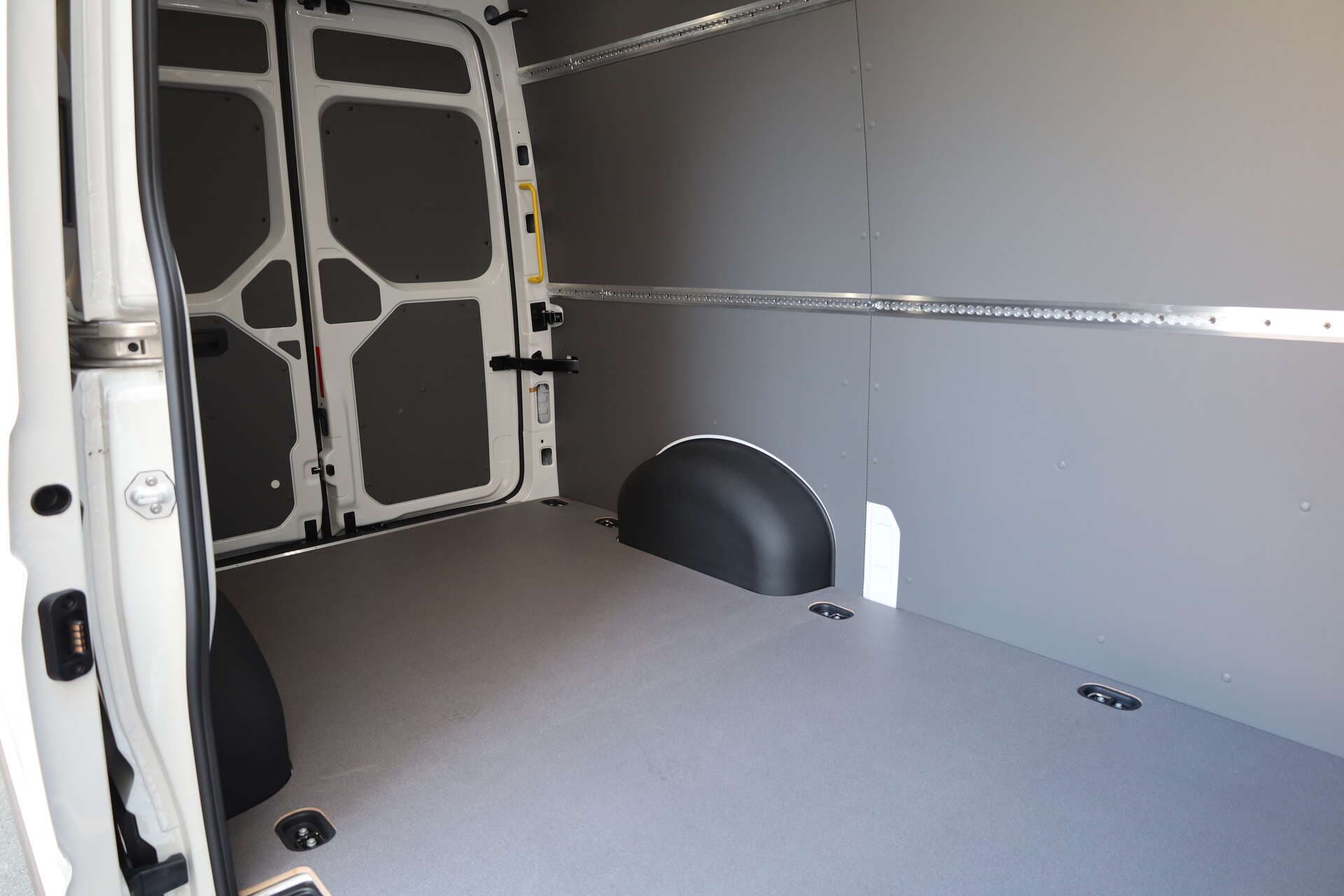 VOLKSWAGEN NUTZFAHRZEUGE Crafter 35, photo 10 sur 17