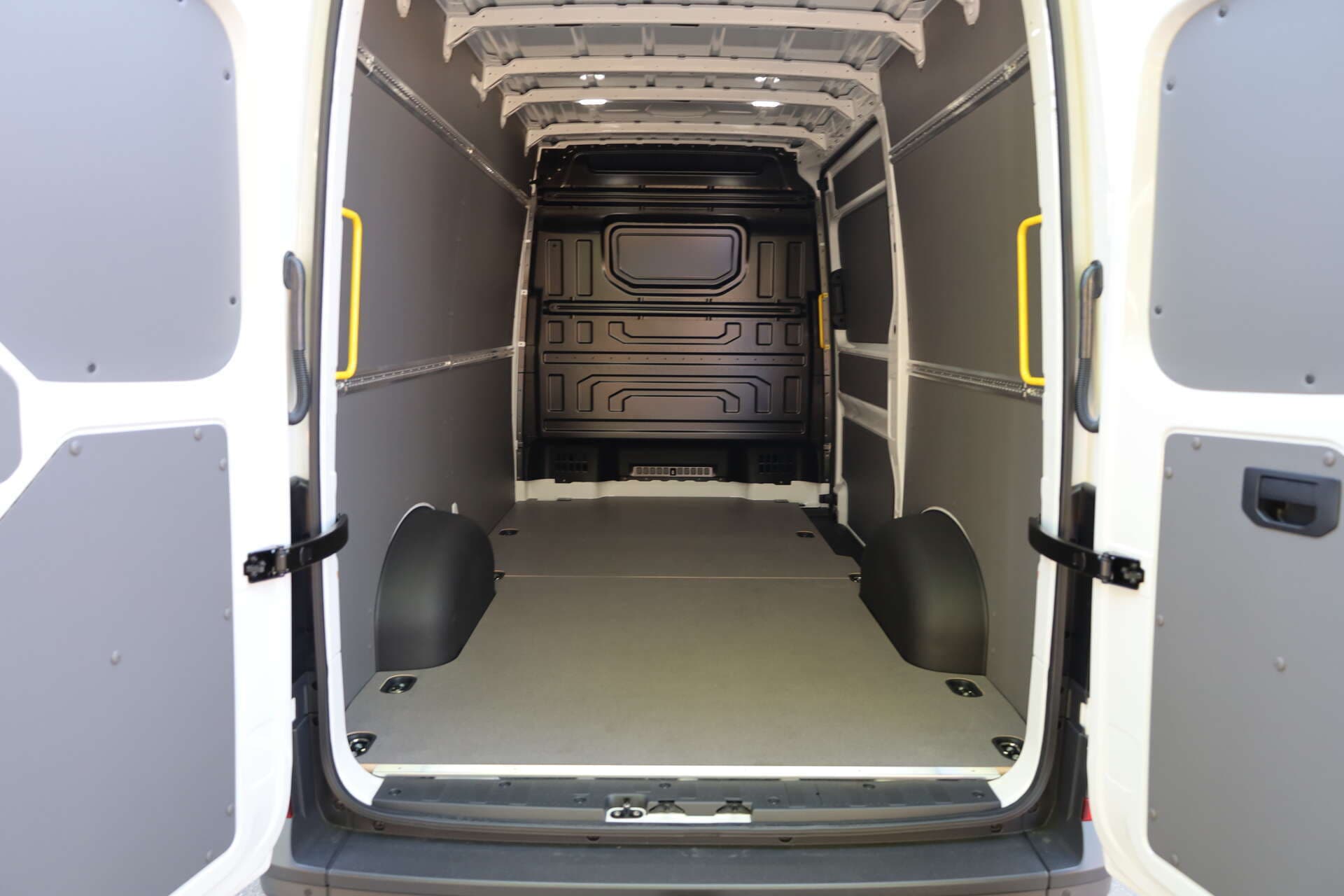 VOLKSWAGEN NUTZFAHRZEUGE Crafter 35, photo 11 sur 17