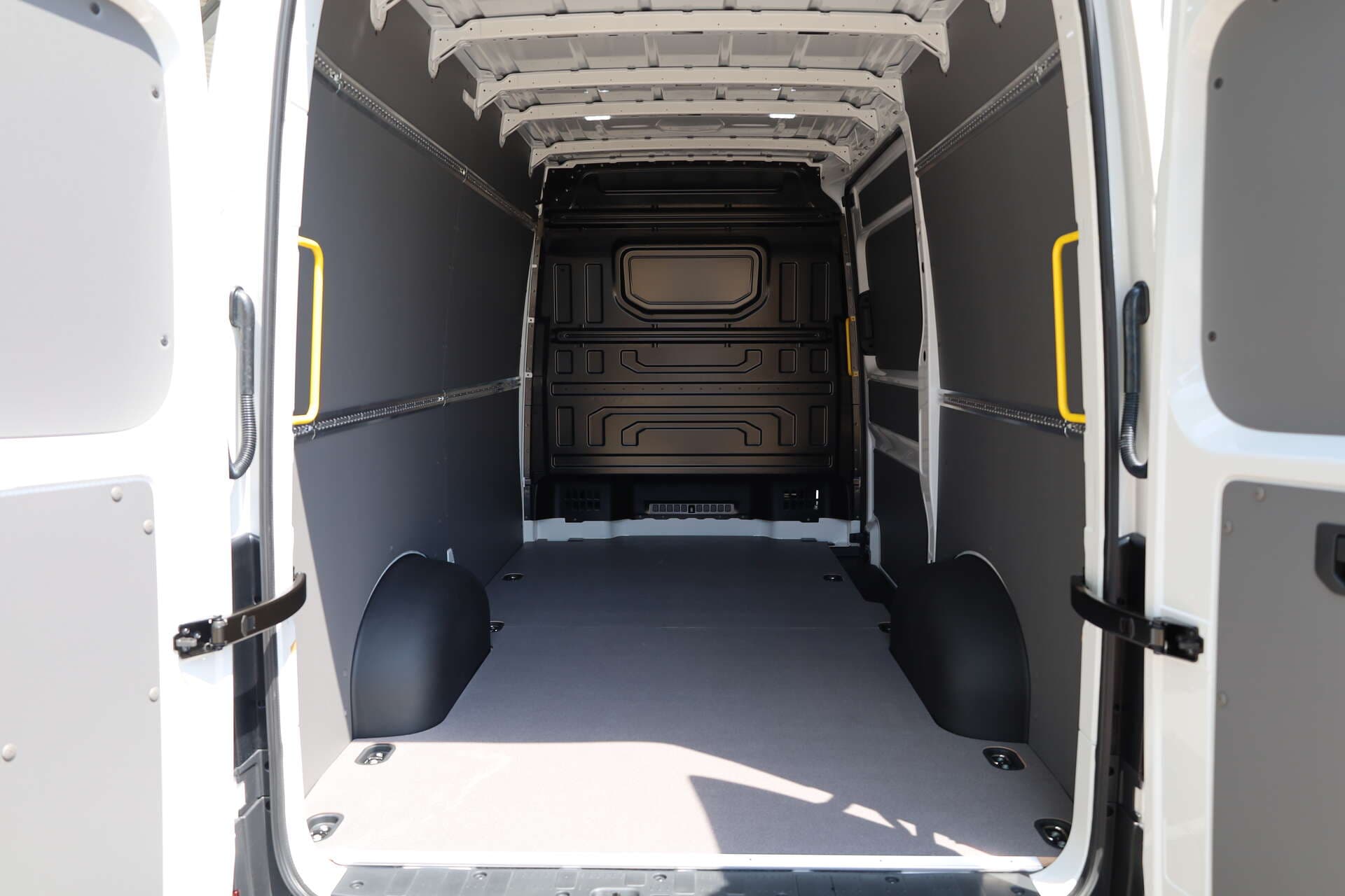 VOLKSWAGEN NUTZFAHRZEUGE Crafter 35, photo 9 sur 16