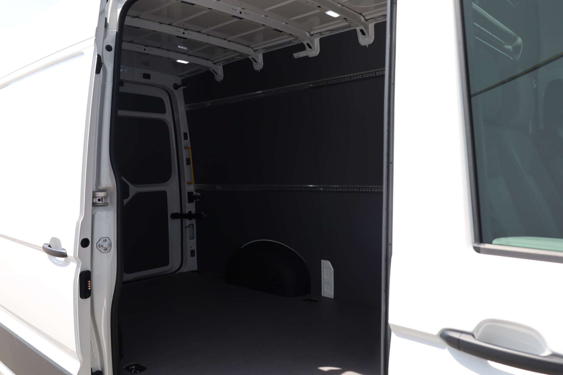 VOLKSWAGEN NUTZFAHRZEUGE Crafter 35, photo 15 sur 16