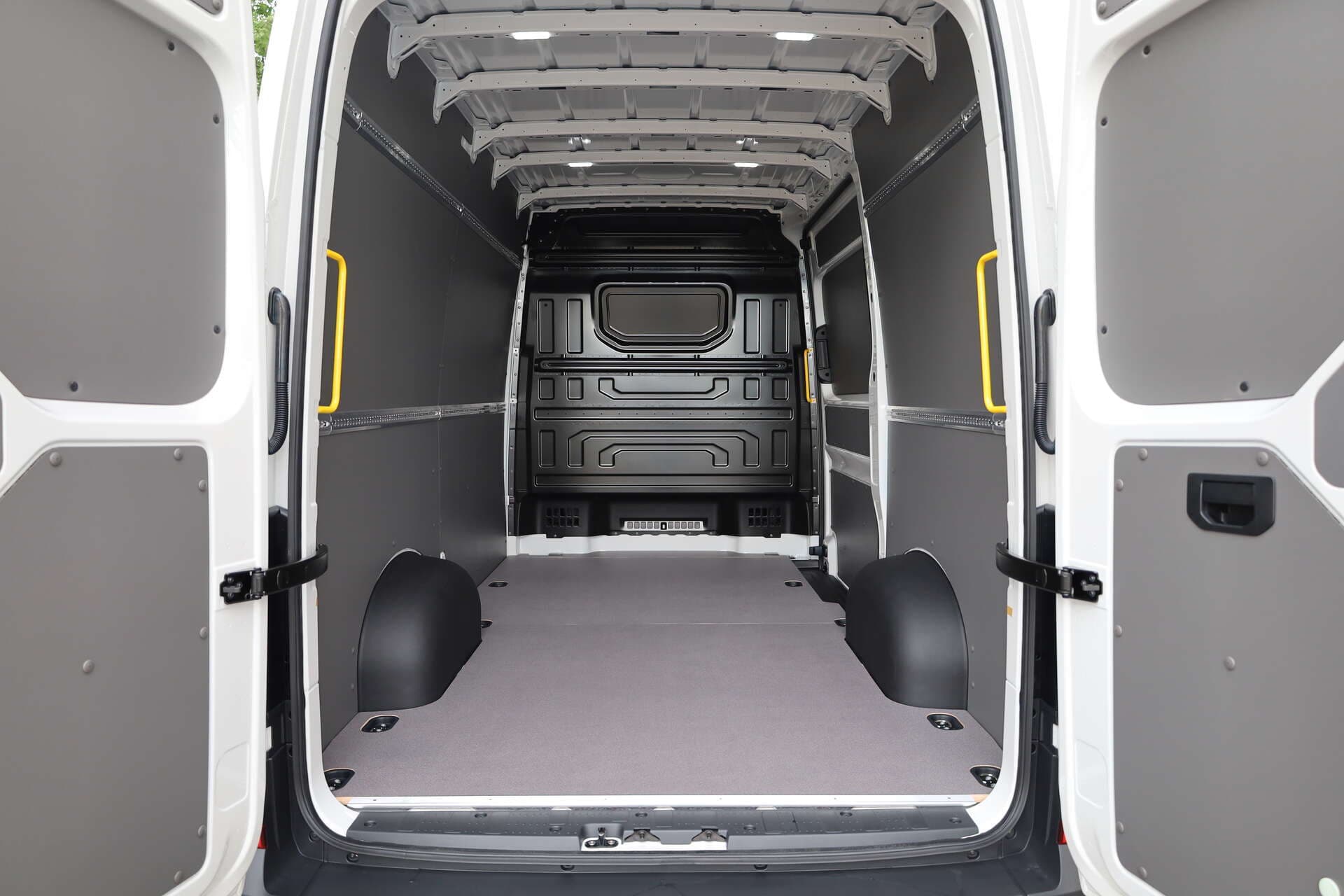 VOLKSWAGEN NUTZFAHRZEUGE Crafter 35, photo 9 sur 16