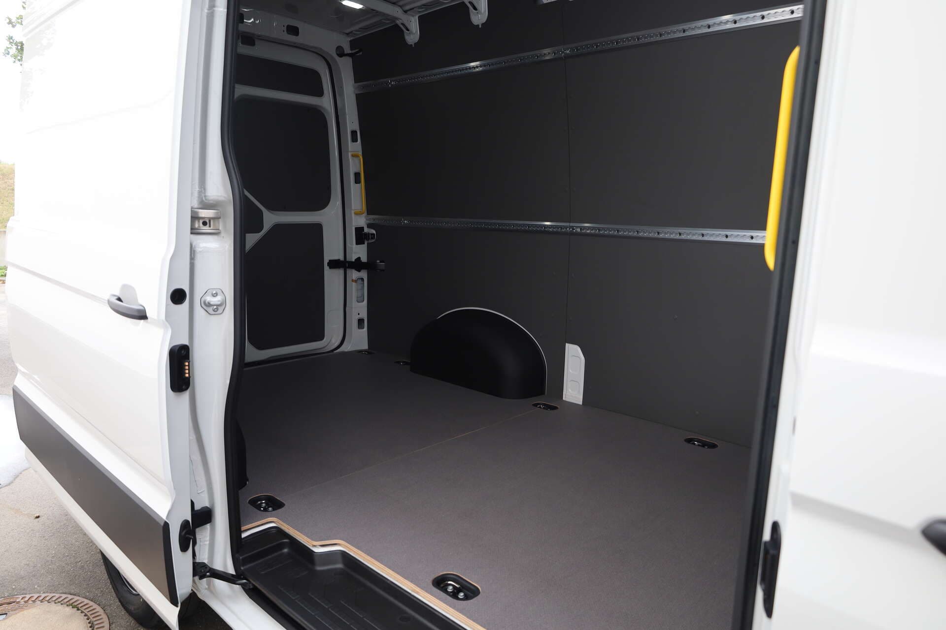 VOLKSWAGEN NUTZFAHRZEUGE Crafter 35, photo 8 sur 16