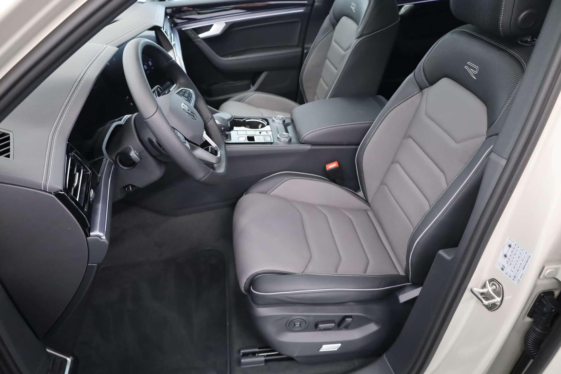 VOLKSWAGEN Touareg, photo 4 sur 17