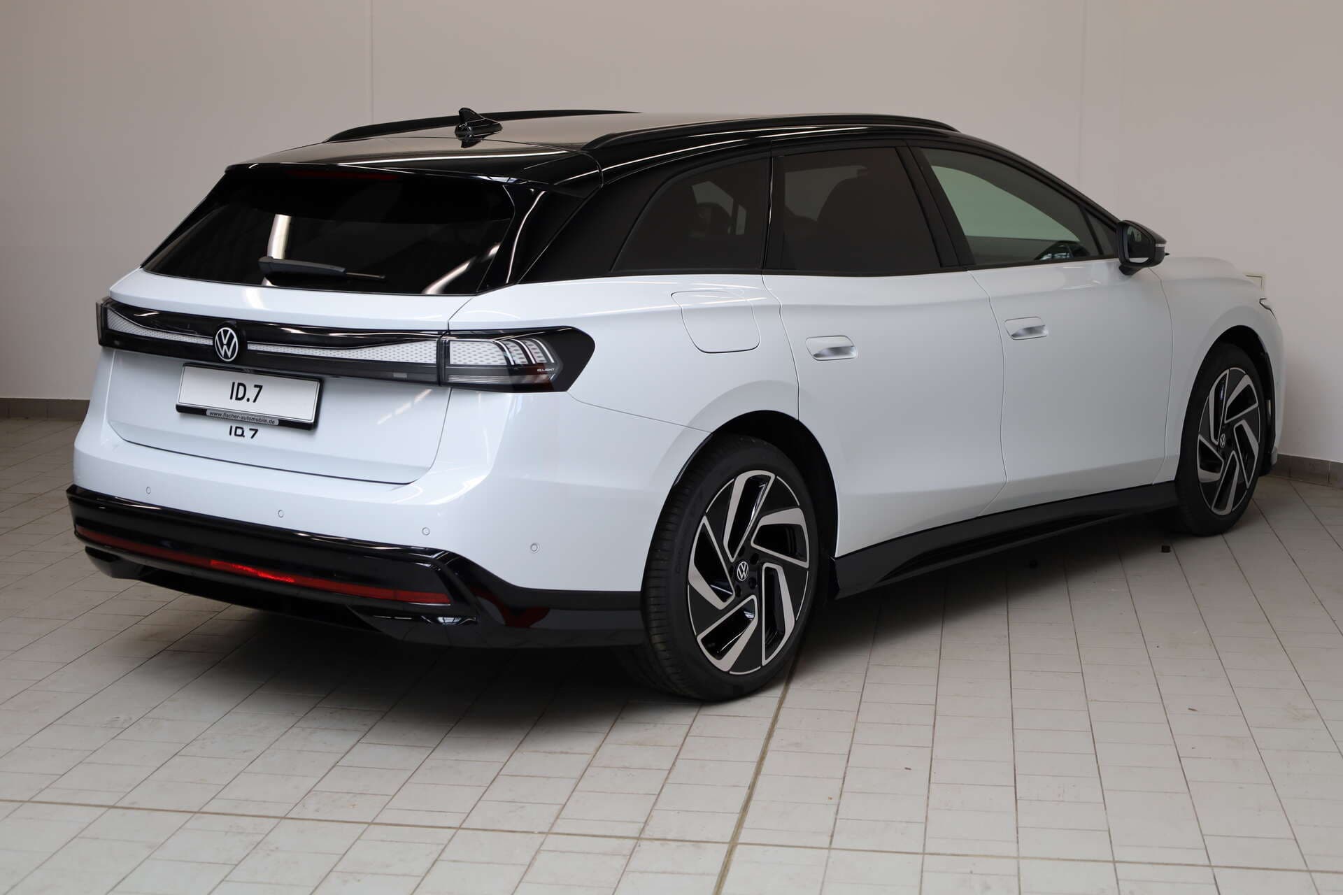 VOLKSWAGEN ID.7 Tourer, photo 2 sur 17