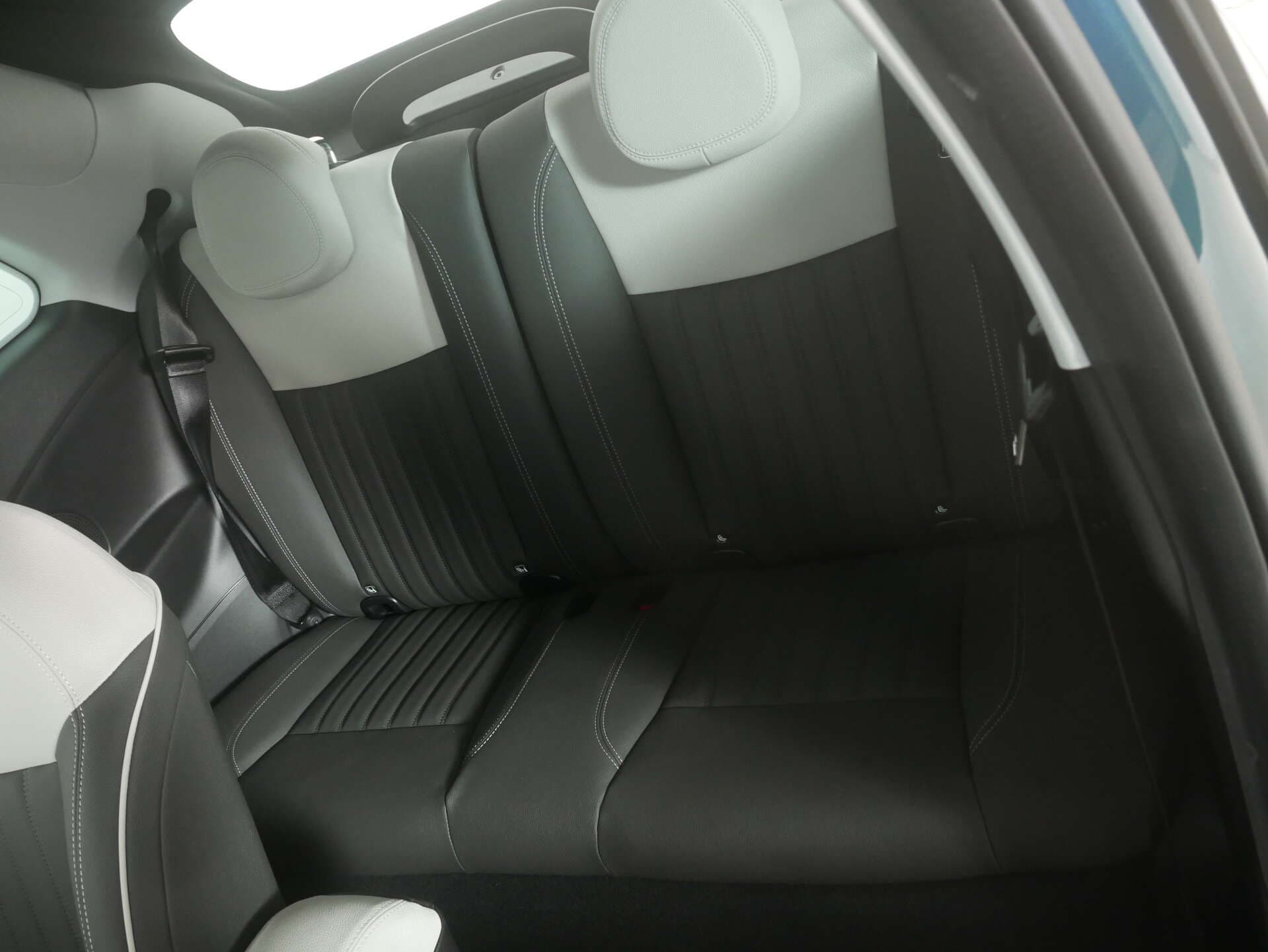 FIAT 500 Hybrid Cabrio, photo 16 sur 17