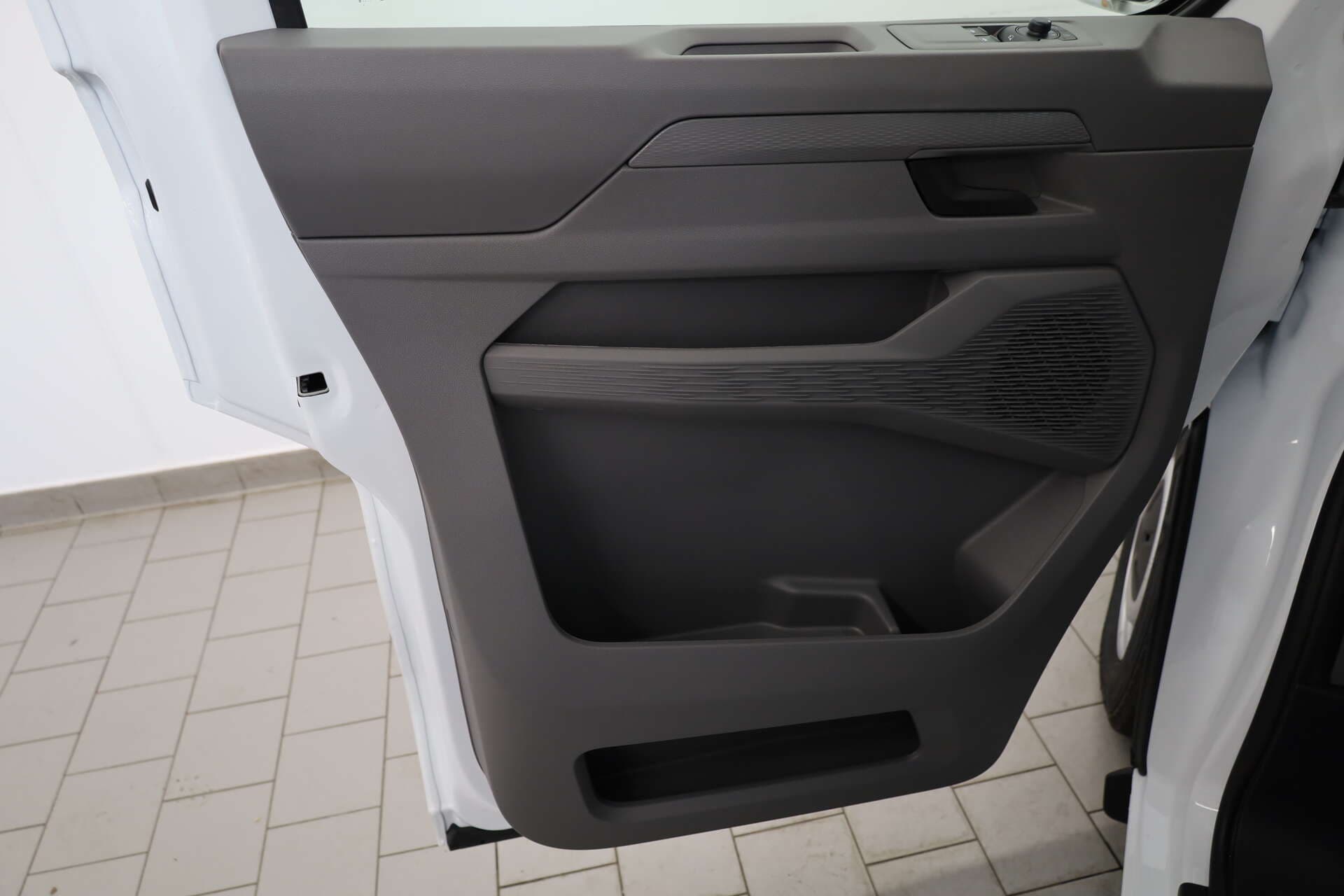 VOLKSWAGEN NUTZFAHRZEUGE T7 Transporter, photo 12 sur 15