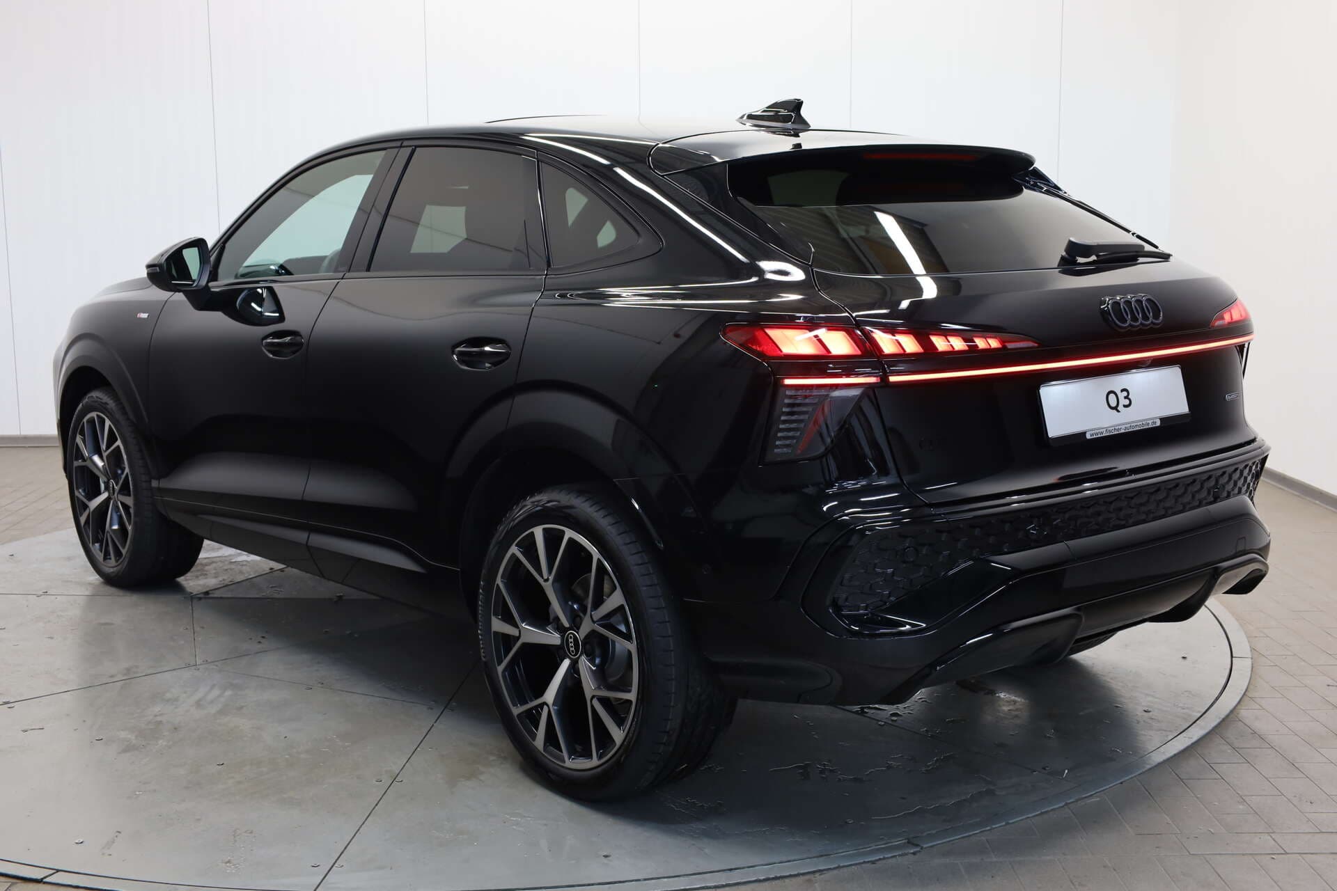 AUDI Q3 Sportback, photo 2 sur 17