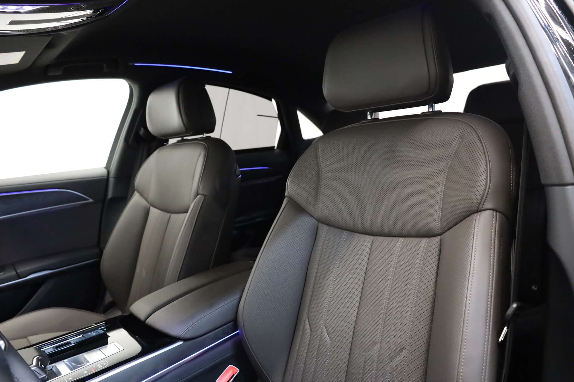 AUDI A8, photo 9 sur 17