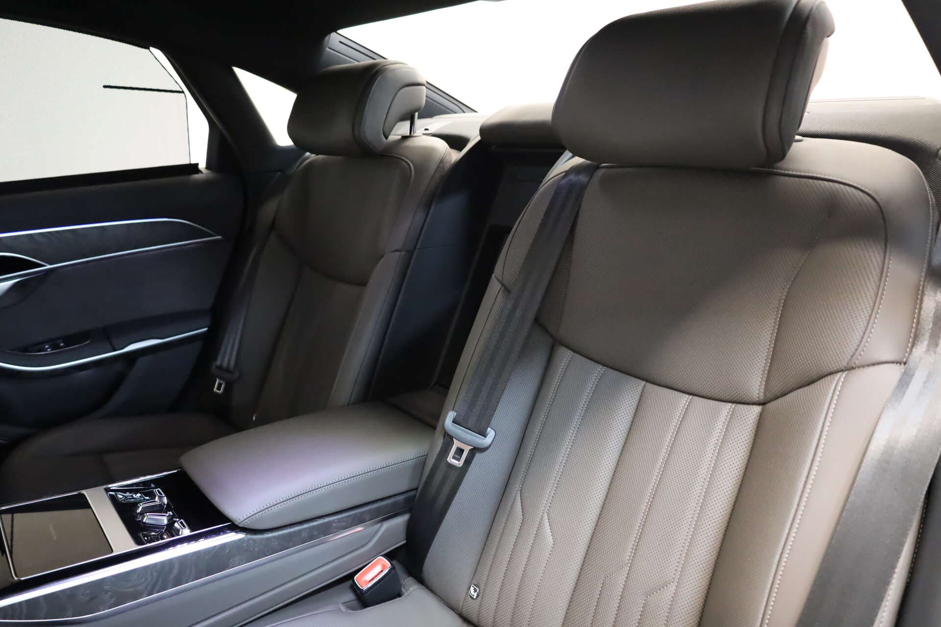AUDI A8, photo 10 sur 17
