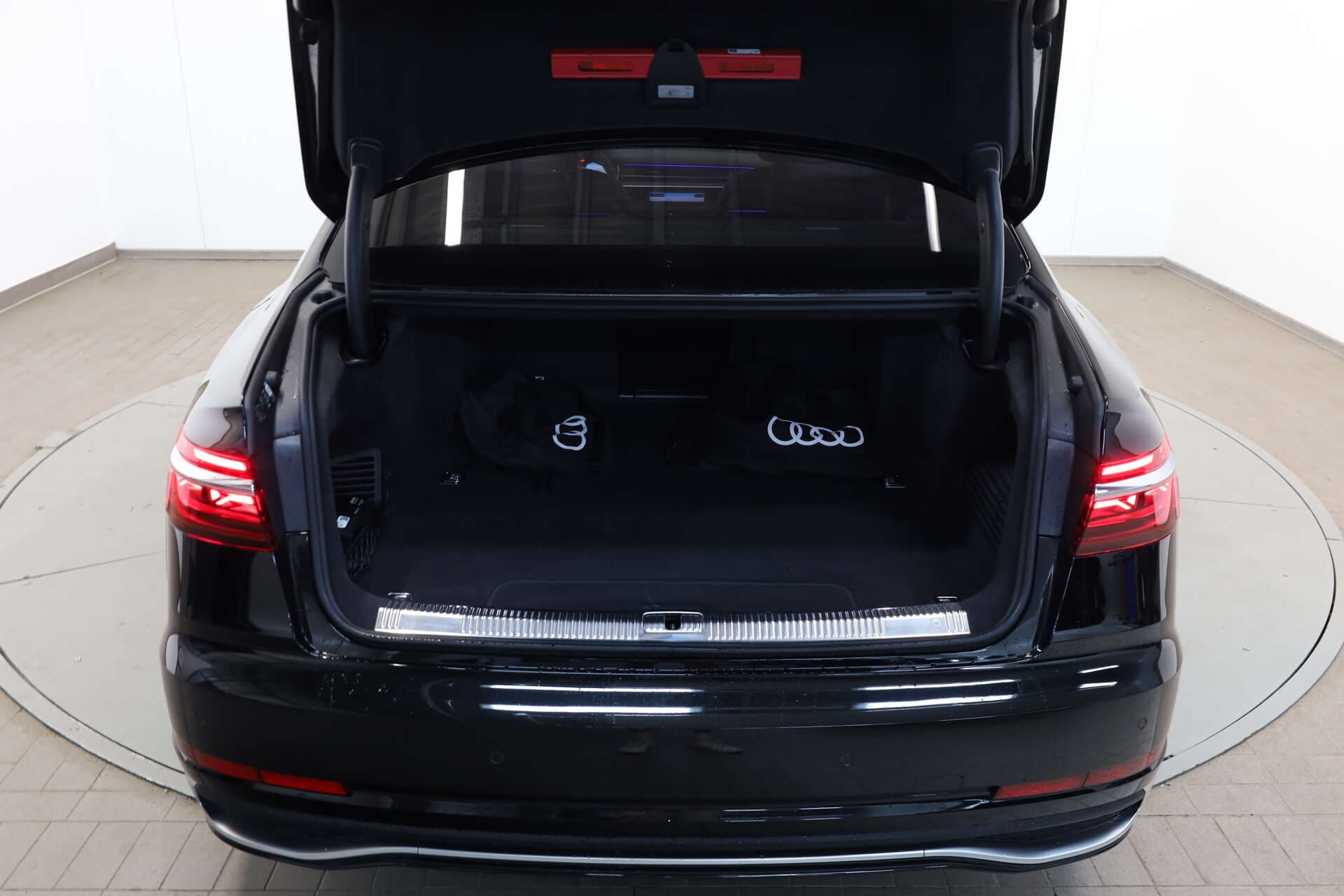 AUDI A8, photo 11 sur 17