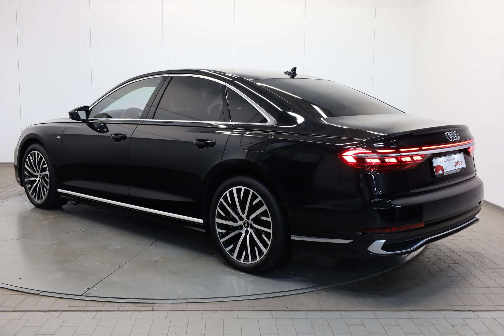 AUDI A8, photo 3 sur 17