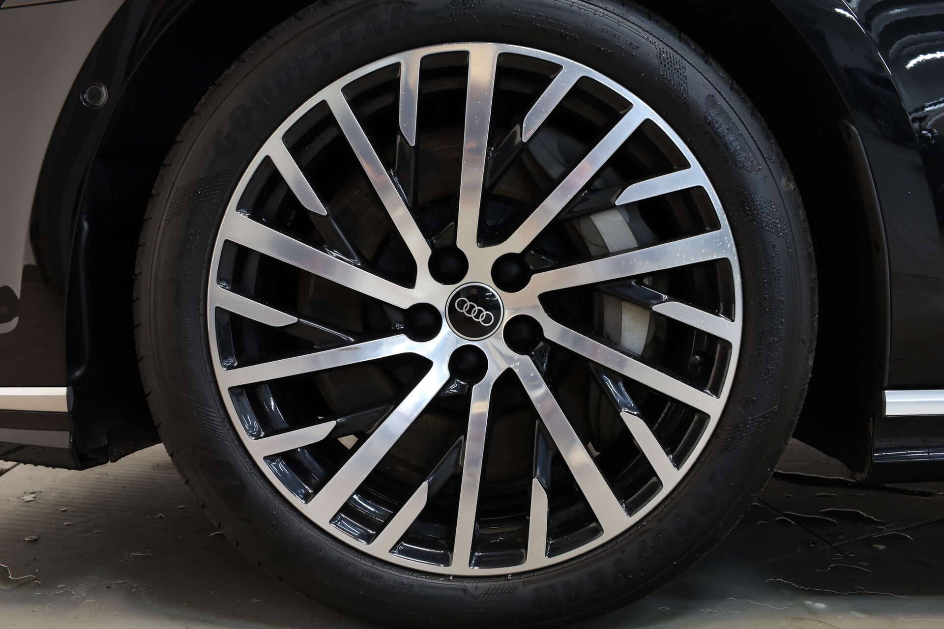 AUDI A8, photo 7 sur 17