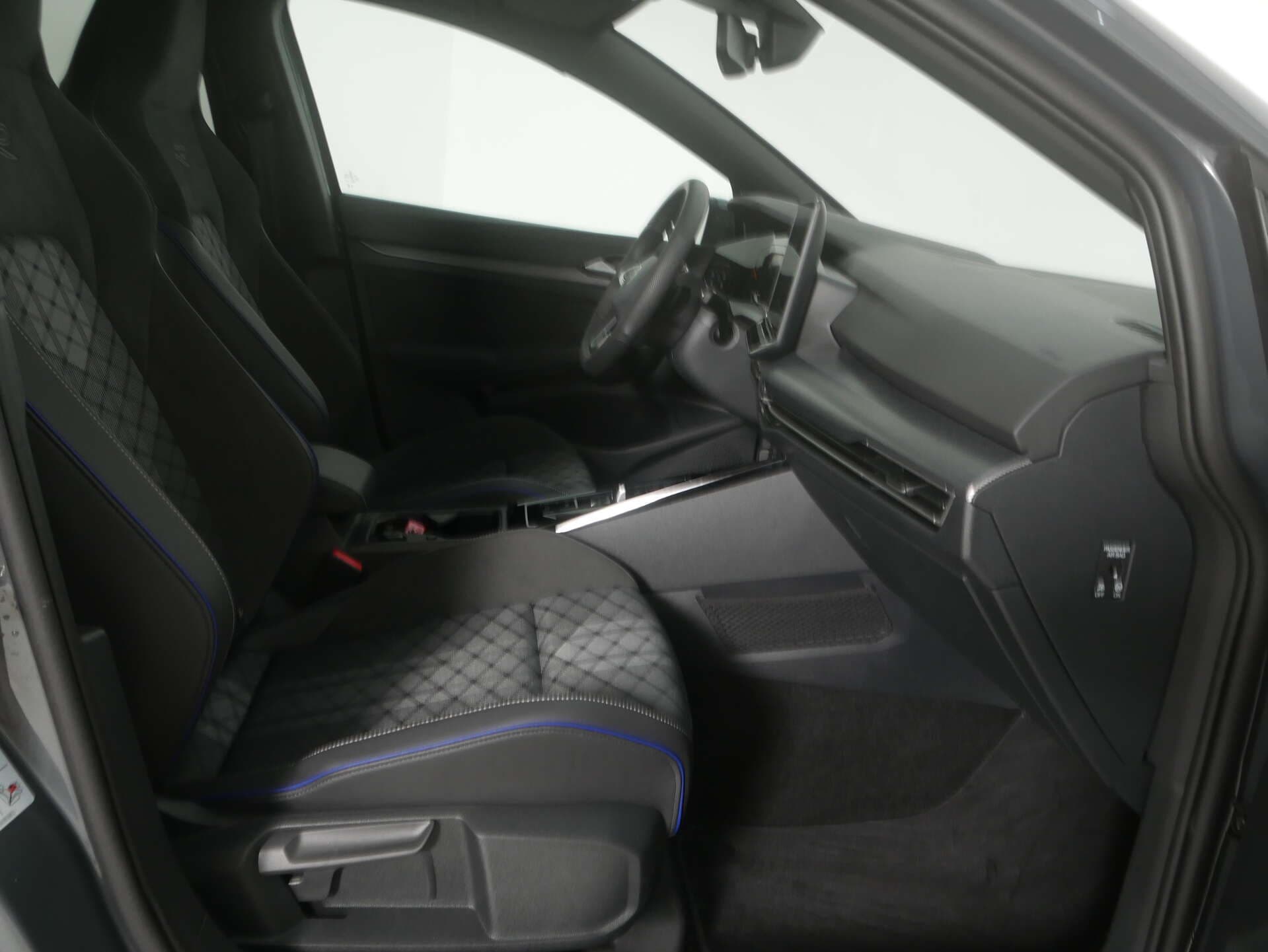 VOLKSWAGEN Golf, photo 11 sur 17