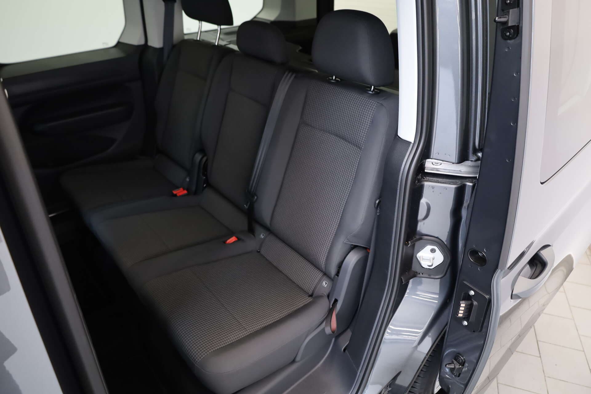 VOLKSWAGEN NUTZFAHRZEUGE Caddy, photo 14 sur 16