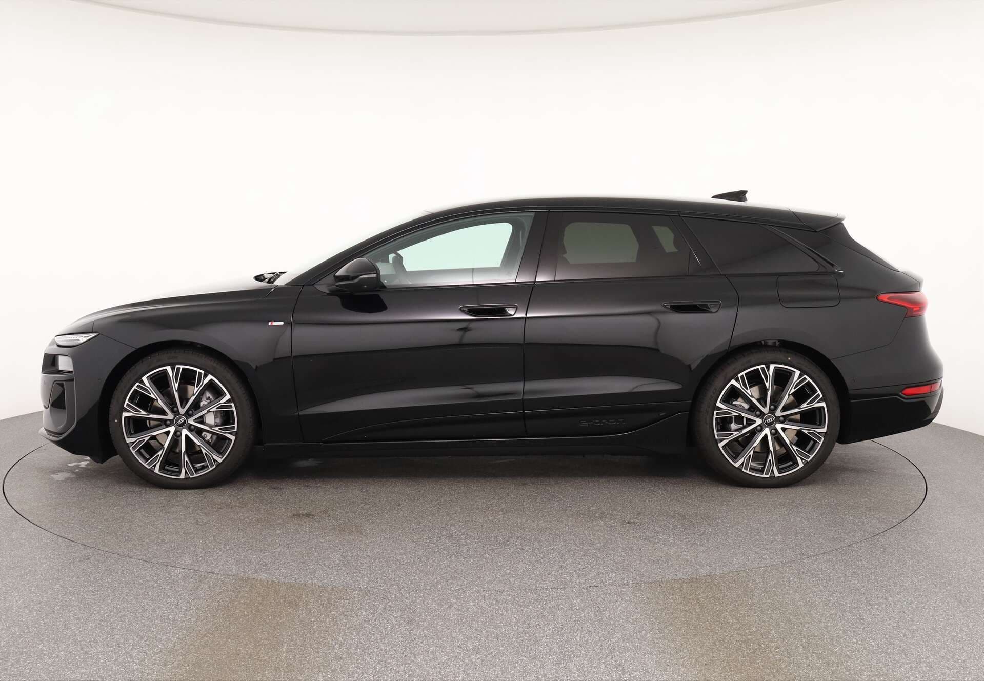 AUDI A6 Avant e-tron, photo 4 sur 17