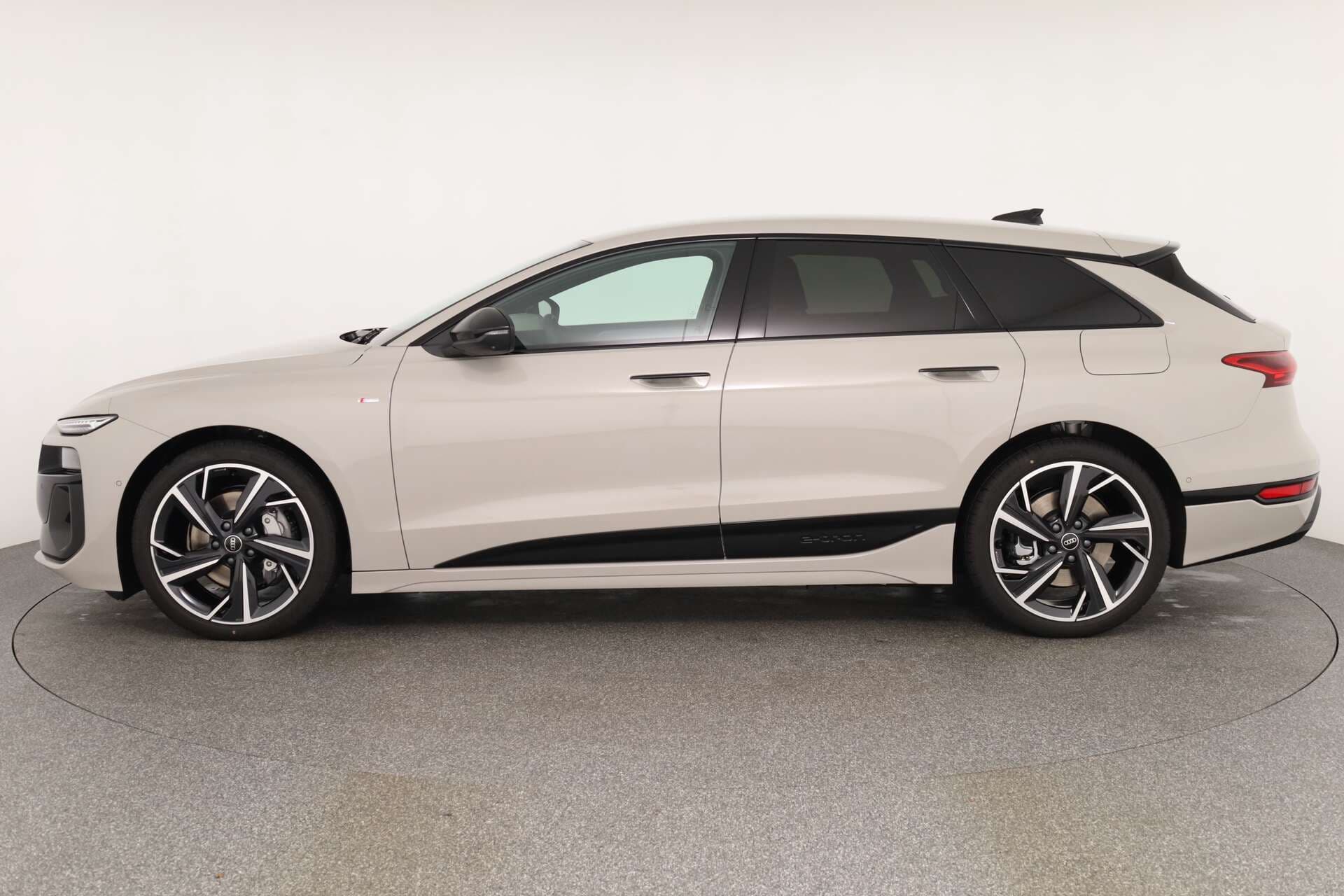 AUDI A6 Avant e-tron, photo 4 sur 17