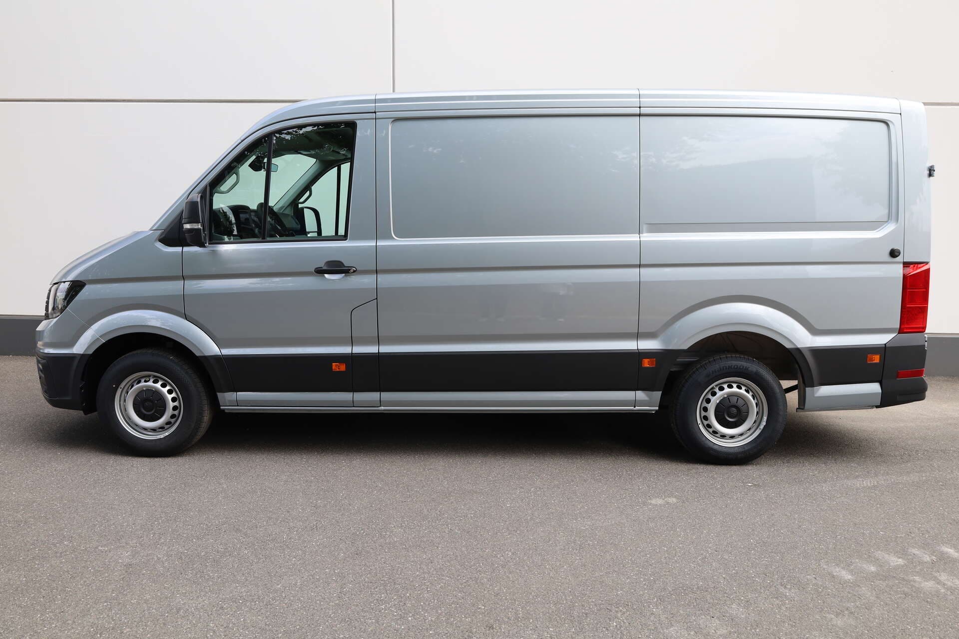 VOLKSWAGEN NUTZFAHRZEUGE Crafter 35, photo 2 sur 17