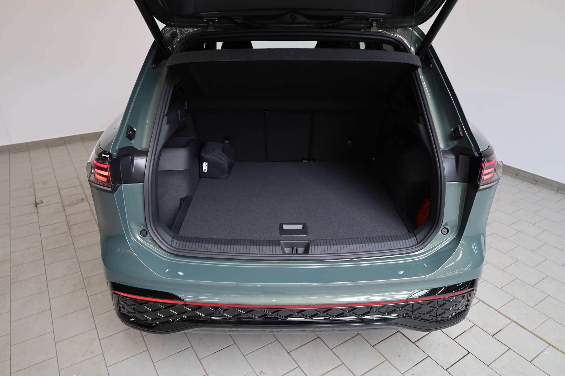 VOLKSWAGEN Tiguan, photo 14 sur 17