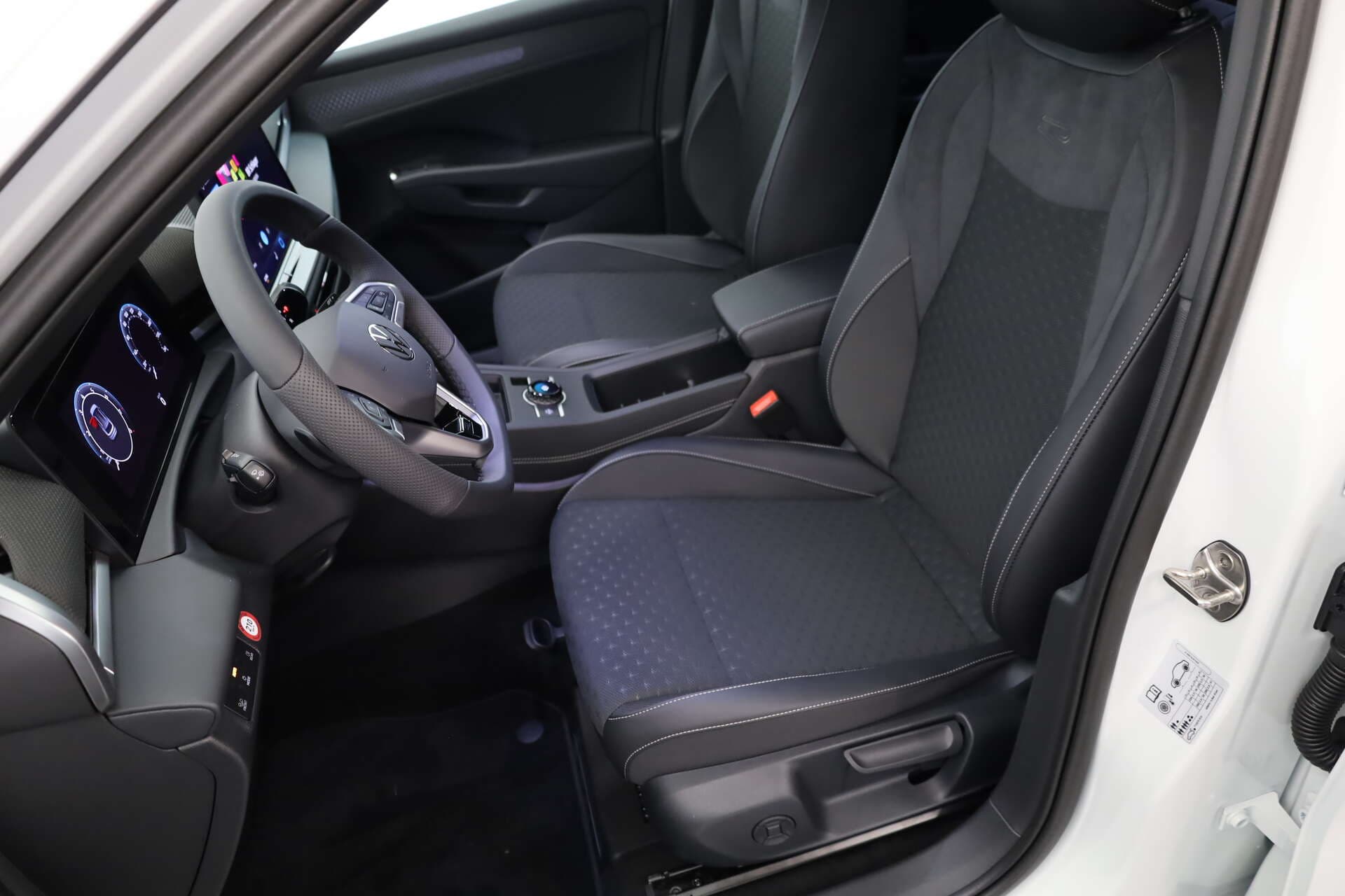 VOLKSWAGEN T-Roc, photo 4 sur 17