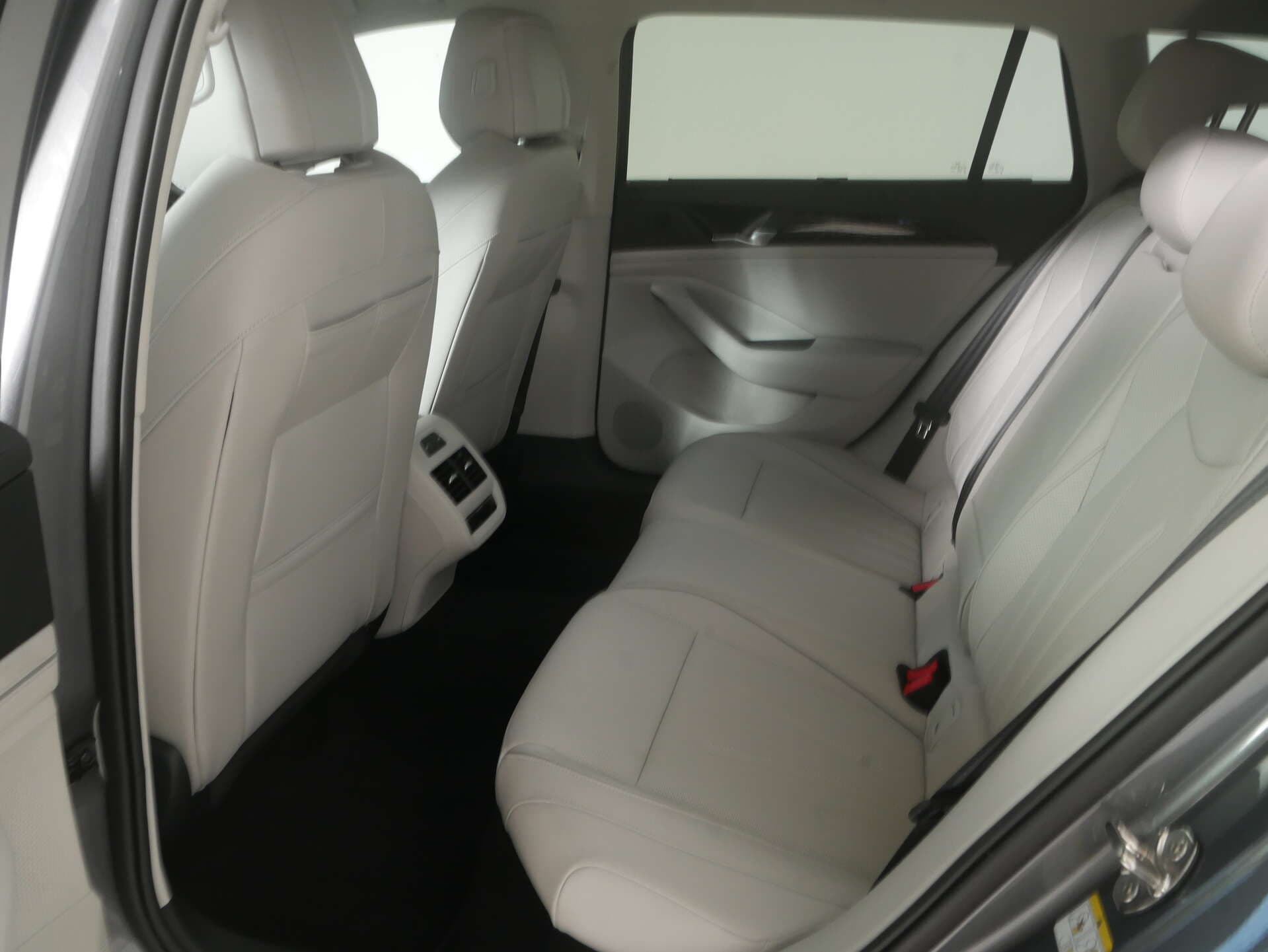 VOLKSWAGEN Passat, photo 15 sur 17