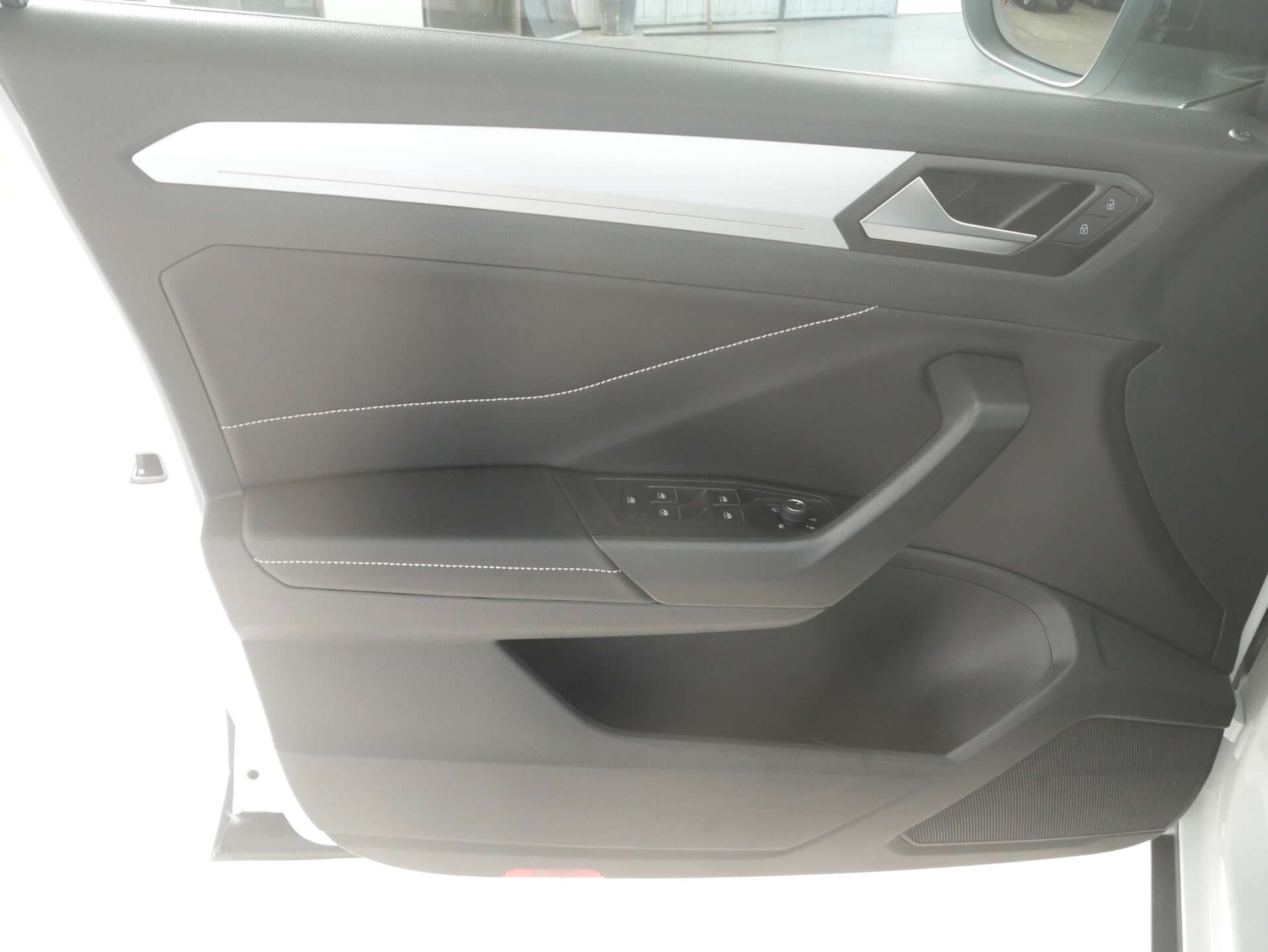 VOLKSWAGEN T-Roc, photo 13 sur 17