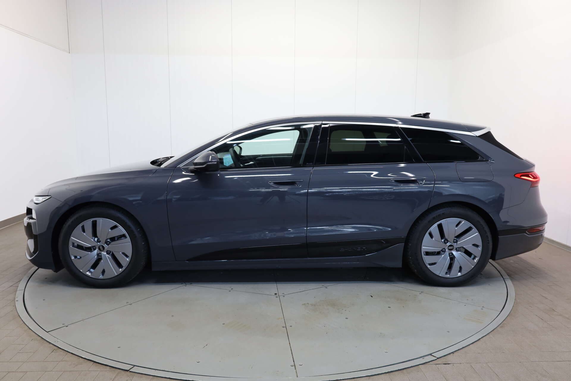 AUDI A6 Avant e-tron, photo 4 sur 17