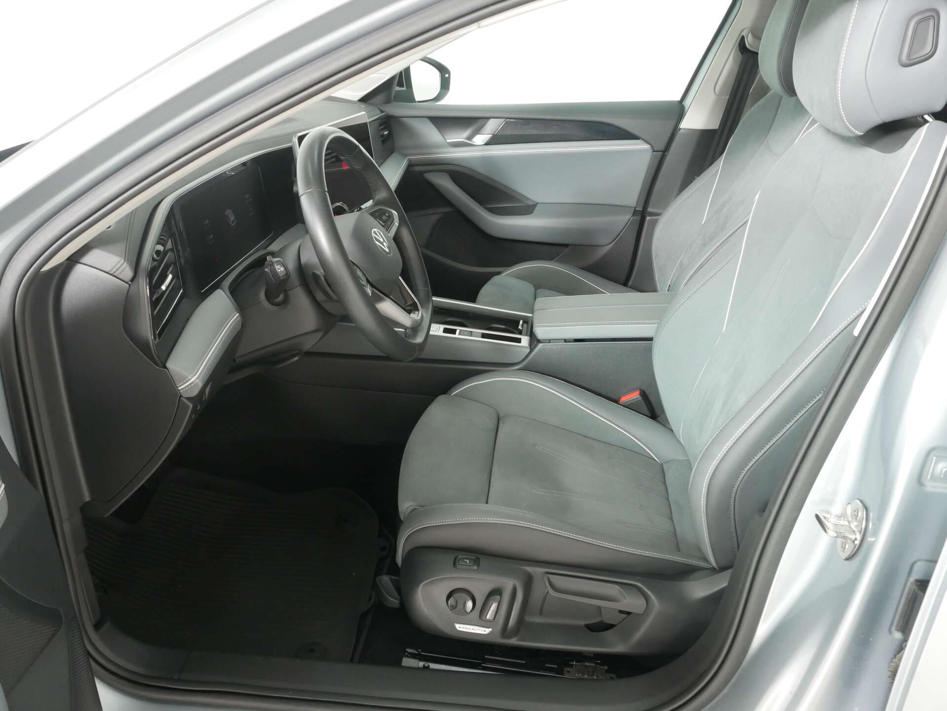 VOLKSWAGEN Passat, photo 12 sur 17
