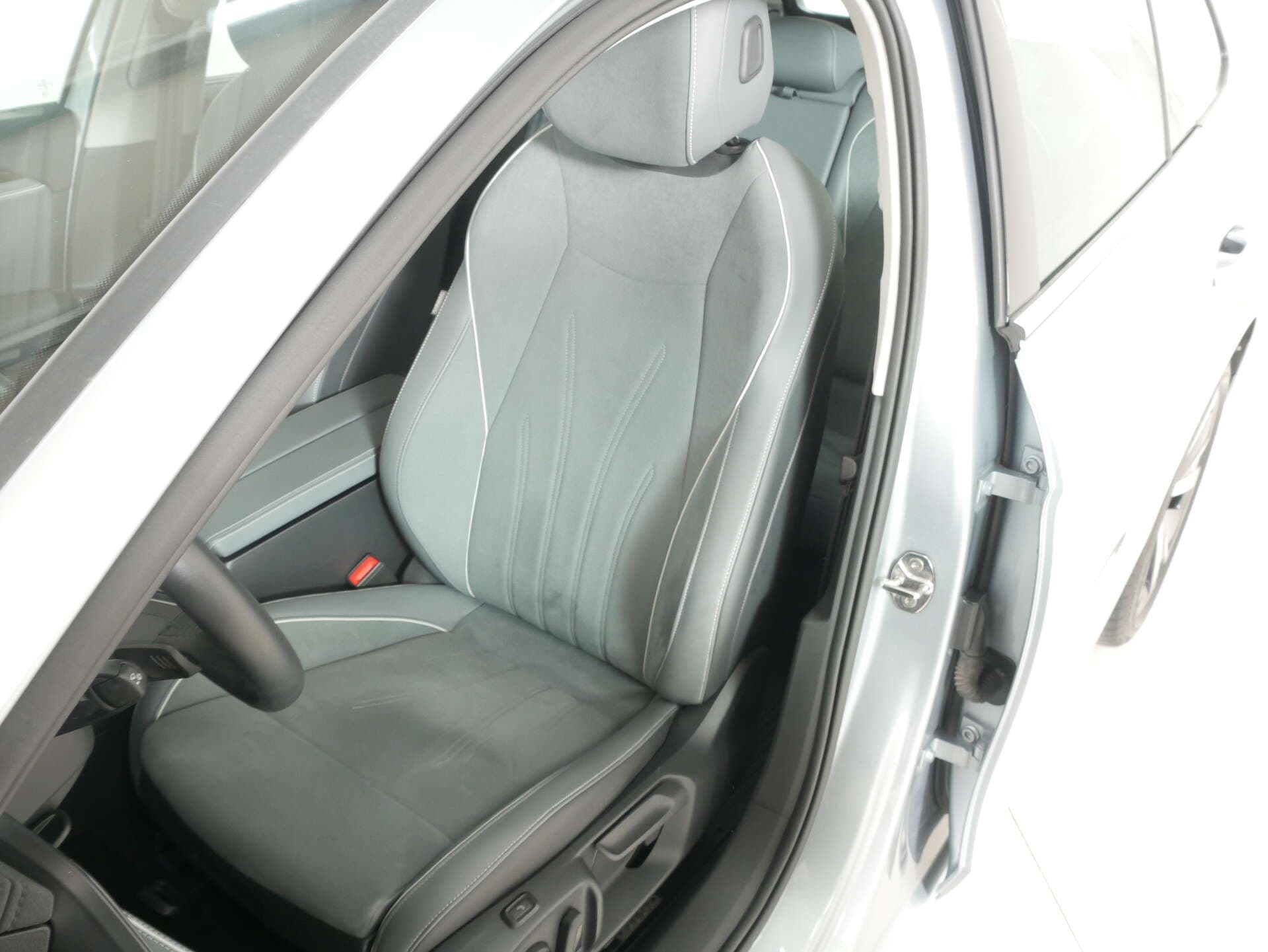 VOLKSWAGEN Passat, photo 14 sur 17