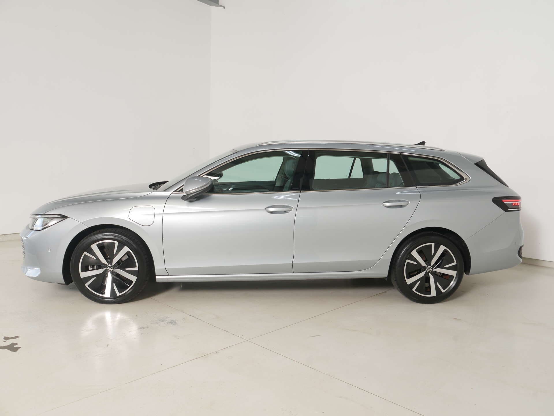 VOLKSWAGEN Passat, photo 4 sur 17